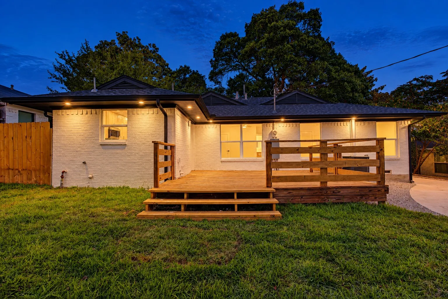 Single Family Residence For Sale in Dallas County , 865 Peavy Road, Dallas, Texas 75218, 3 Bedroom, 3 Bathroom, 2 Garage spaces, 1,450 Sqft, built in 1954, mls#21399974, Real Estate Agent in Dallas, Homes For Sale in Dallas county, Homes For Sale in Dallas, Realtor in Dallas Texas, Real Estate Brokerage Independent Realty Texas, Luminita Cordes Realtor