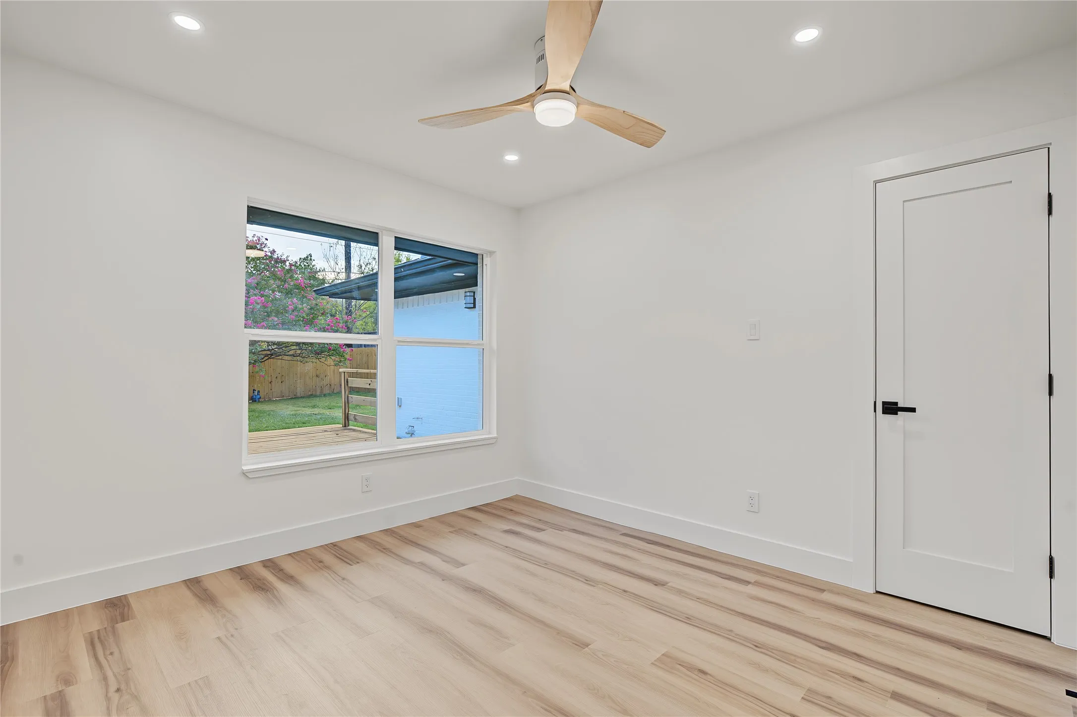 Single Family Residence For Sale in Dallas County , 865 Peavy Road, Dallas, Texas 75218, 3 Bedroom, 3 Bathroom, 2 Garage spaces, 1,450 Sqft, built in 1954, mls#21399974, Real Estate Agent in Dallas, Homes For Sale in Dallas county, Homes For Sale in Dallas, Realtor in Dallas Texas, Real Estate Brokerage Independent Realty Texas, Luminita Cordes Realtor