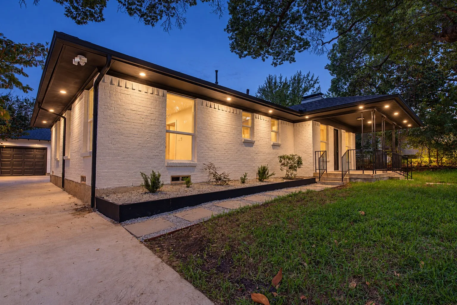 Single Family Residence For Sale in Dallas County , 865 Peavy Road, Dallas, Texas 75218, 3 Bedroom, 3 Bathroom, 2 Garage spaces, 1,450 Sqft, built in 1954, mls#21399974, Real Estate Agent in Dallas, Homes For Sale in Dallas county, Homes For Sale in Dallas, Realtor in Dallas Texas, Real Estate Brokerage Independent Realty Texas, Luminita Cordes Realtor