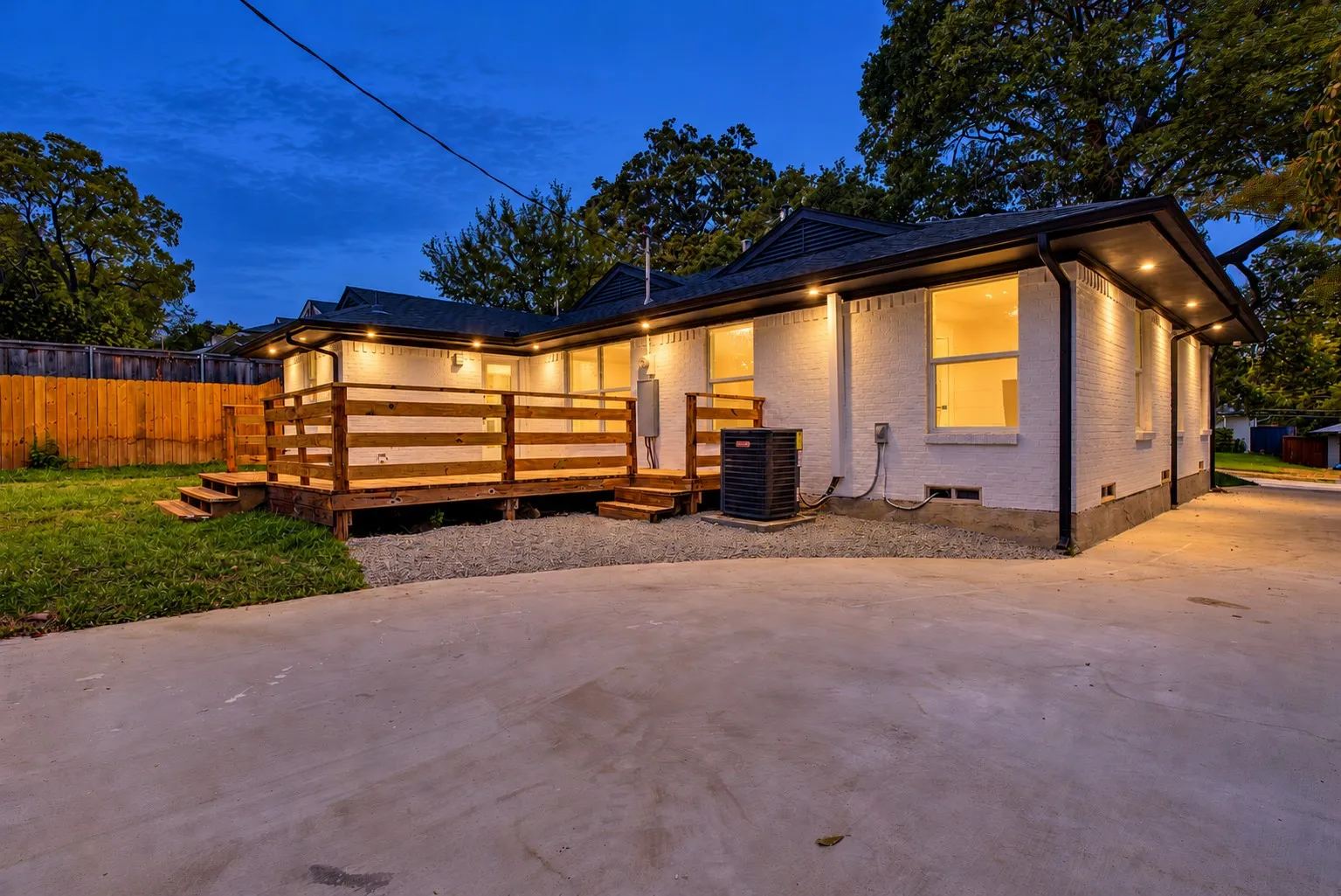 Single Family Residence For Sale in Dallas County , 865 Peavy Road, Dallas, Texas 75218, 3 Bedroom, 3 Bathroom, 2 Garage spaces, 1,450 Sqft, built in 1954, mls#21399974, Real Estate Agent in Dallas, Homes For Sale in Dallas county, Homes For Sale in Dallas, Realtor in Dallas Texas, Real Estate Brokerage Independent Realty Texas, Luminita Cordes Realtor