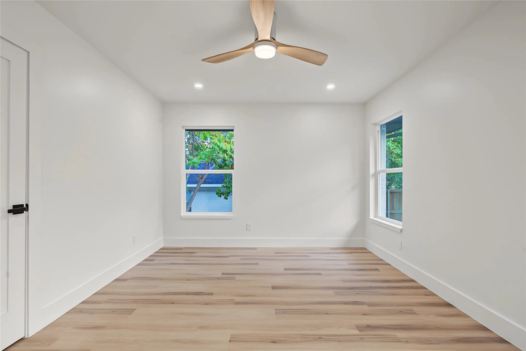 Single Family Residence For Sale in Dallas County , 865 Peavy Road, Dallas, Texas 75218, 3 Bedroom, 3 Bathroom, 2 Garage spaces, 1,450 Sqft, built in 1954, mls#21399974, Real Estate Agent in Dallas, Homes For Sale in Dallas county, Homes For Sale in Dallas, Realtor in Dallas Texas, Real Estate Brokerage Independent Realty Texas, Luminita Cordes Realtor