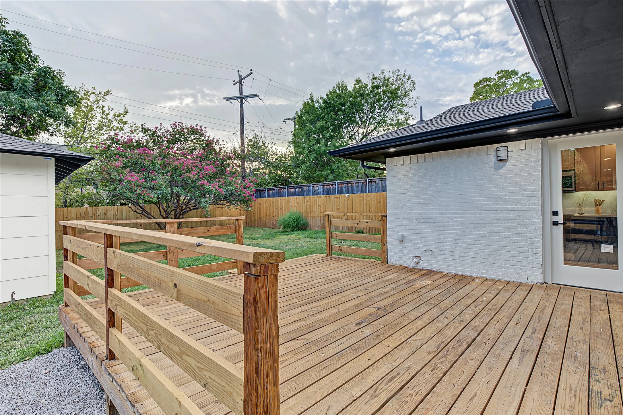 Single Family Residence For Sale in Dallas County , 865 Peavy Road, Dallas, Texas 75218, 3 Bedroom, 3 Bathroom, 2 Garage spaces, 1,450 Sqft, built in 1954, mls#21399974, Real Estate Agent in Dallas, Homes For Sale in Dallas county, Homes For Sale in Dallas, Realtor in Dallas Texas, Real Estate Brokerage Independent Realty Texas, Luminita Cordes Realtor