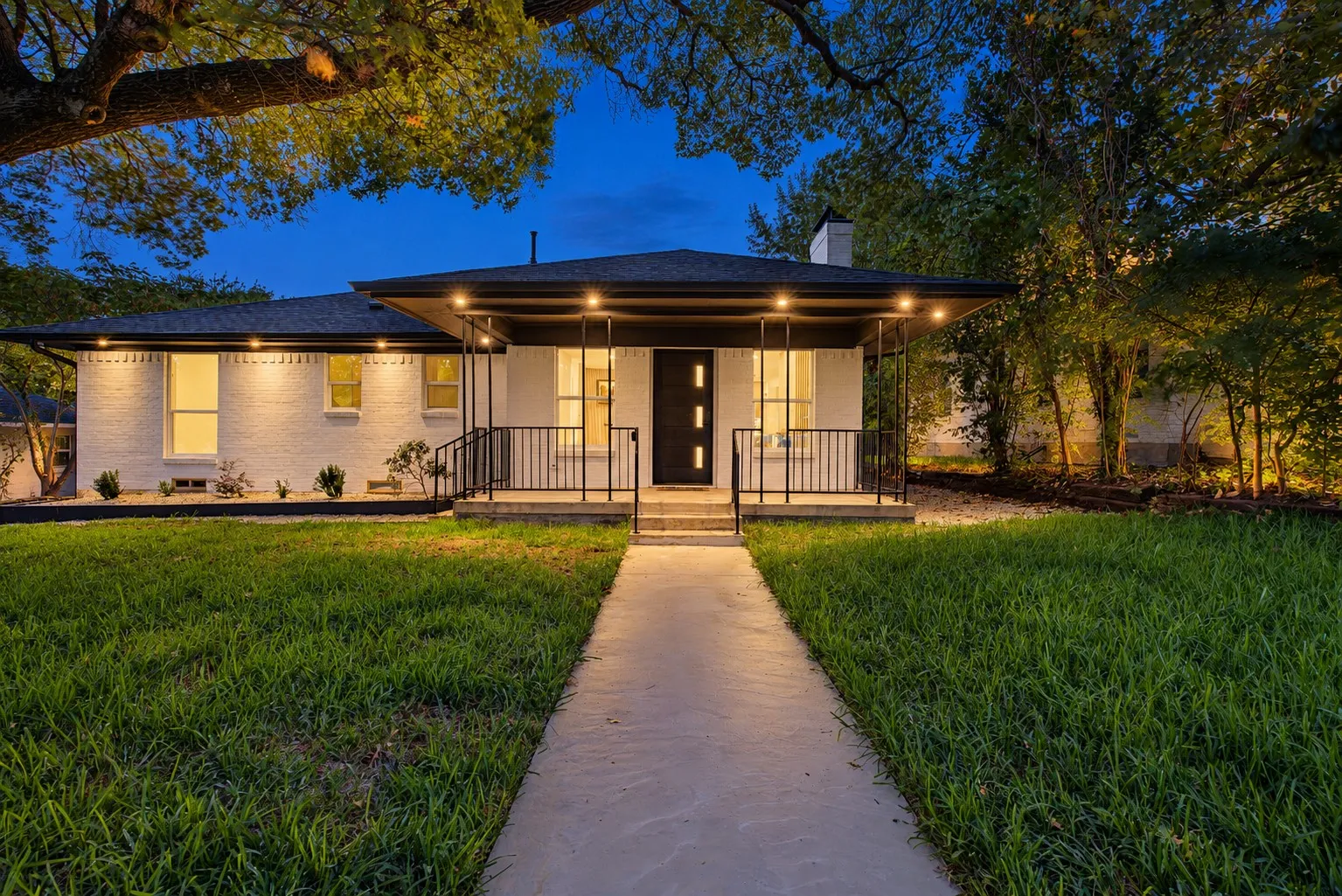 Single Family Residence For Sale in Dallas County , 865 Peavy Road, Dallas, Texas 75218, 3 Bedroom, 3 Bathroom, 2 Garage spaces, 1,450 Sqft, built in 1954, mls#21399974, Real Estate Agent in Dallas, Homes For Sale in Dallas county, Homes For Sale in Dallas, Realtor in Dallas Texas, Real Estate Brokerage Independent Realty Texas, Luminita Cordes Realtor