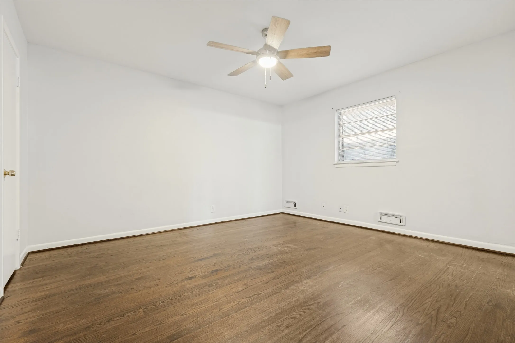 Duplex For Rent in Dallas County , 3501 Northwest Parkway, University Park, Texas 75225, 2 Bedroom, 2 Bathroom, 1 Garage spaces, 1,500 Sqft, built in 1955, mls#21400077, Real Estate Agent in University Park, Homes For Rent in Dallas county, Homes For Rent in University Park, Realtor in University Park Texas, Real Estate Brokerage Independent Realty Texas, Luminita Cordes Realtor