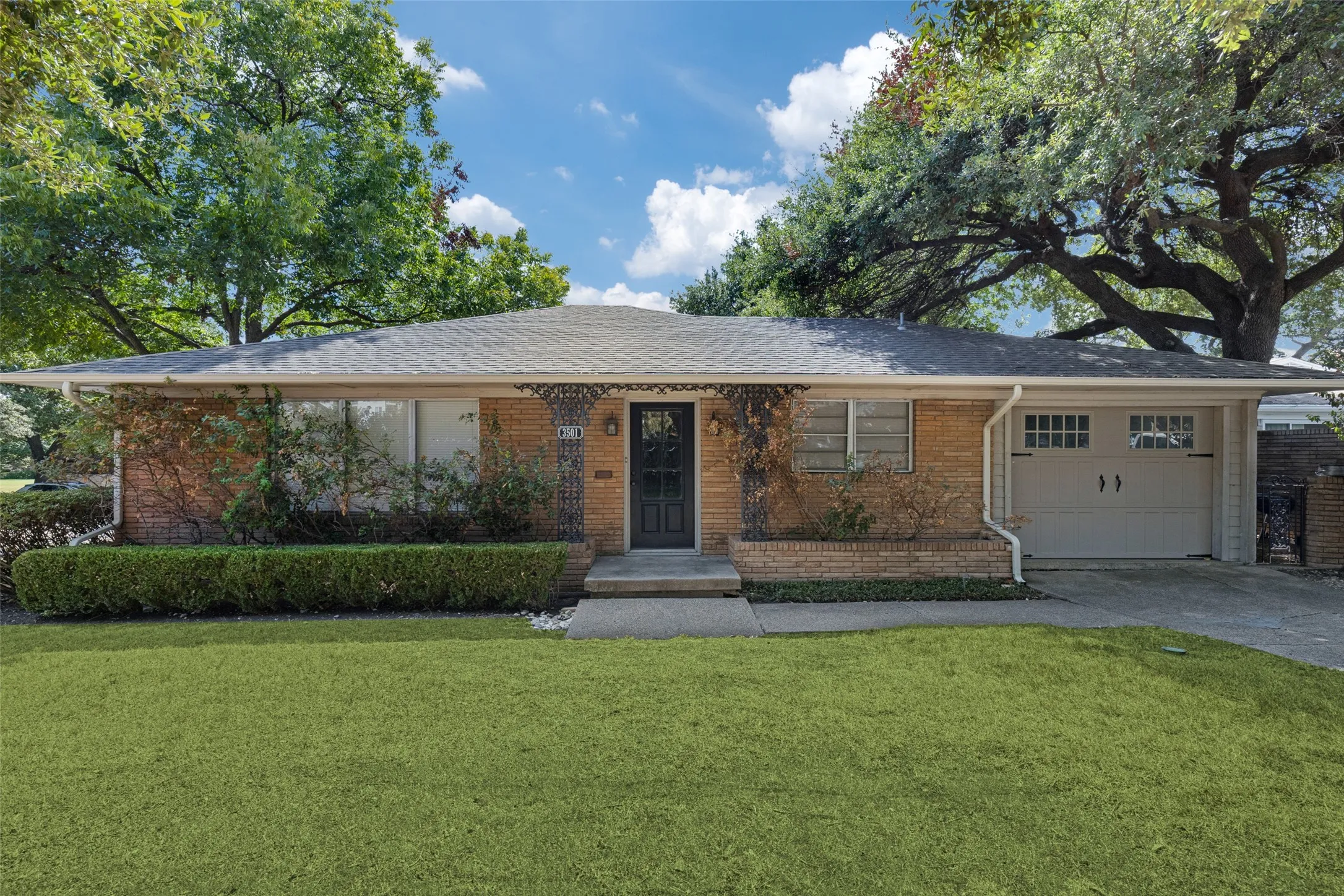 Duplex For Rent in Dallas County , 3501 Northwest Parkway, University Park, Texas 75225, 2 Bedroom, 2 Bathroom, 1 Garage spaces, 1,500 Sqft, built in 1955, mls#21400077, Real Estate Agent in University Park, Homes For Rent in Dallas county, Homes For Rent in University Park, Realtor in University Park Texas, Real Estate Brokerage Independent Realty Texas, Luminita Cordes Realtor