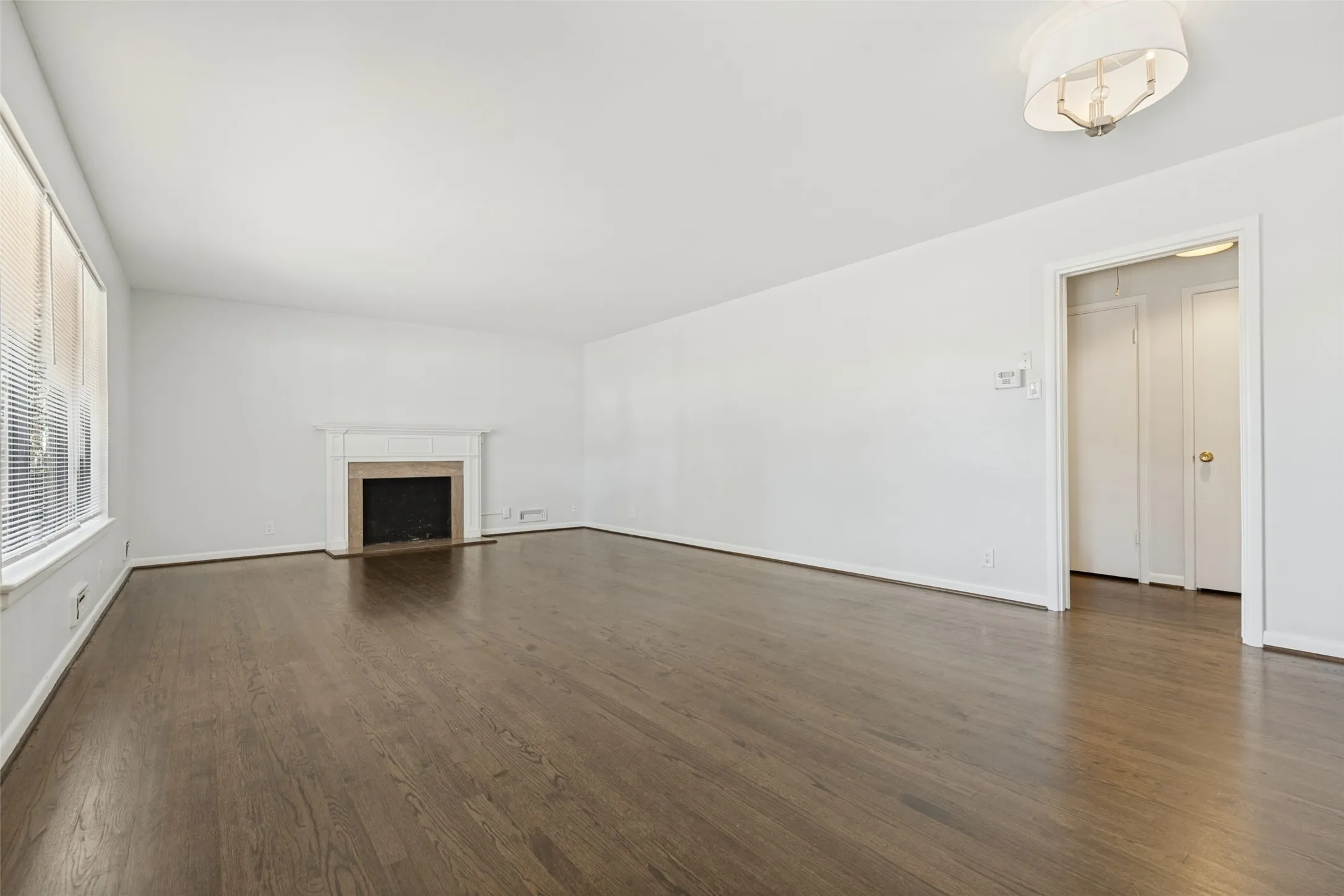 Duplex For Rent in Dallas County , 3501 Northwest Parkway, University Park, Texas 75225, 2 Bedroom, 2 Bathroom, 1 Garage spaces, 1,500 Sqft, built in 1955, mls#21400077, Real Estate Agent in University Park, Homes For Rent in Dallas county, Homes For Rent in University Park, Realtor in University Park Texas, Real Estate Brokerage Independent Realty Texas, Luminita Cordes Realtor