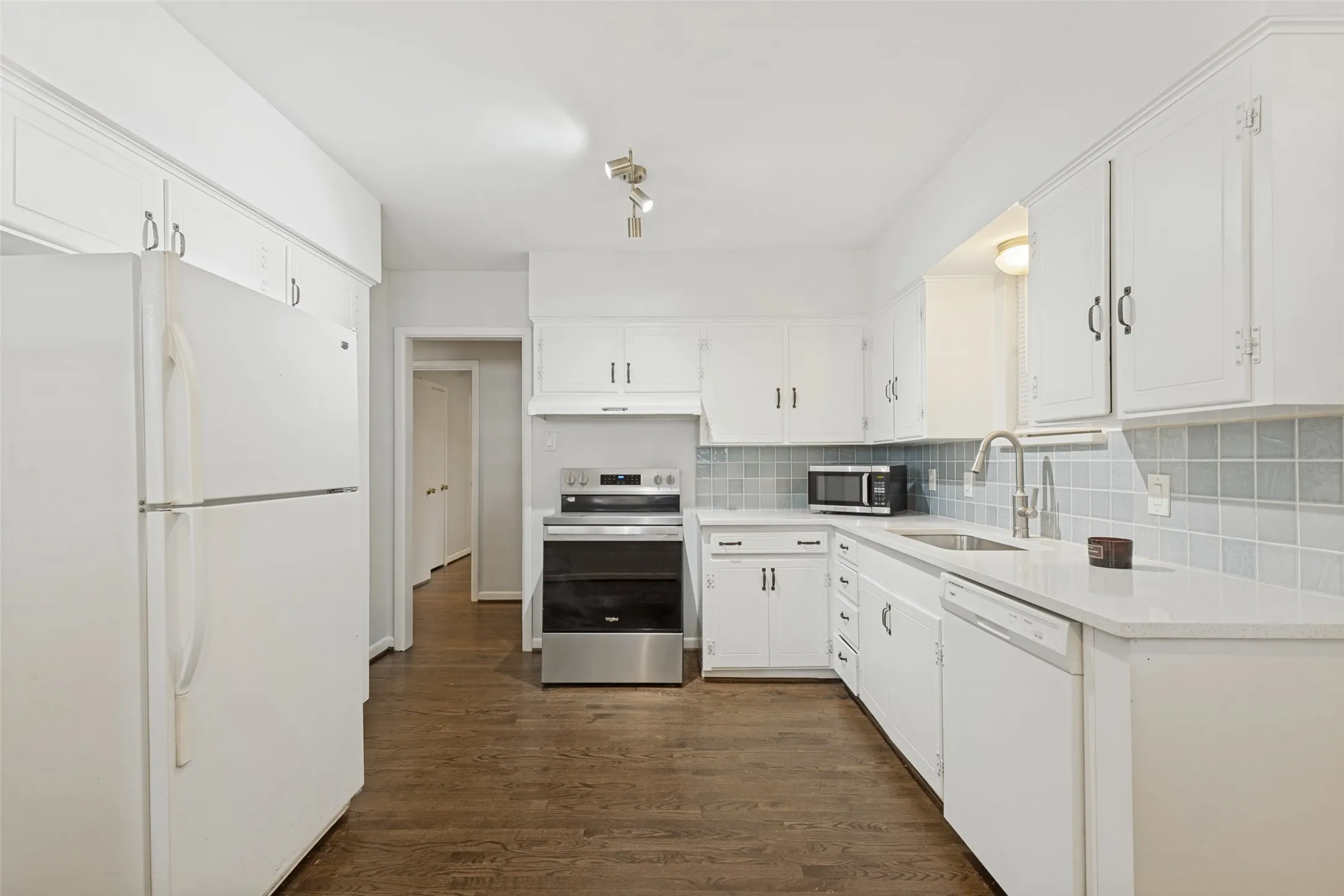 Duplex For Rent in Dallas County , 3501 Northwest Parkway, University Park, Texas 75225, 2 Bedroom, 2 Bathroom, 1 Garage spaces, 1,500 Sqft, built in 1955, mls#21400077, Real Estate Agent in University Park, Homes For Rent in Dallas county, Homes For Rent in University Park, Realtor in University Park Texas, Real Estate Brokerage Independent Realty Texas, Luminita Cordes Realtor