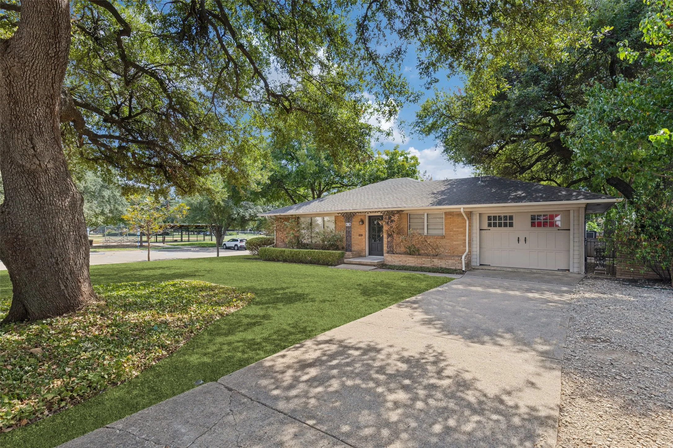 Duplex For Rent in Dallas County , 3501 Northwest Parkway, University Park, Texas 75225, 2 Bedroom, 2 Bathroom, 1 Garage spaces, 1,500 Sqft, built in 1955, mls#21400077, Real Estate Agent in University Park, Homes For Rent in Dallas county, Homes For Rent in University Park, Realtor in University Park Texas, Real Estate Brokerage Independent Realty Texas, Luminita Cordes Realtor