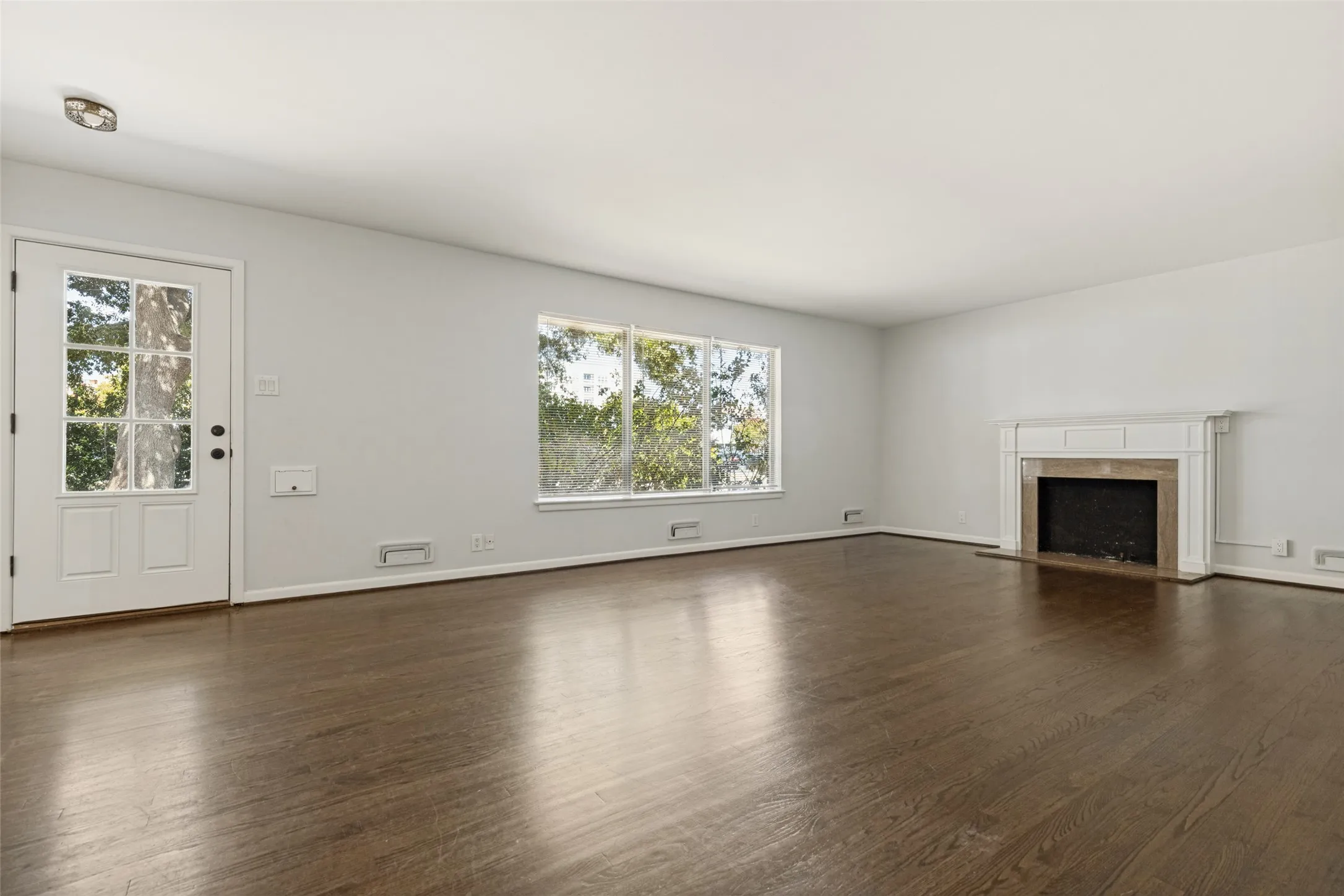 Duplex For Rent in Dallas County , 3501 Northwest Parkway, University Park, Texas 75225, 2 Bedroom, 2 Bathroom, 1 Garage spaces, 1,500 Sqft, built in 1955, mls#21400077, Real Estate Agent in University Park, Homes For Rent in Dallas county, Homes For Rent in University Park, Realtor in University Park Texas, Real Estate Brokerage Independent Realty Texas, Luminita Cordes Realtor