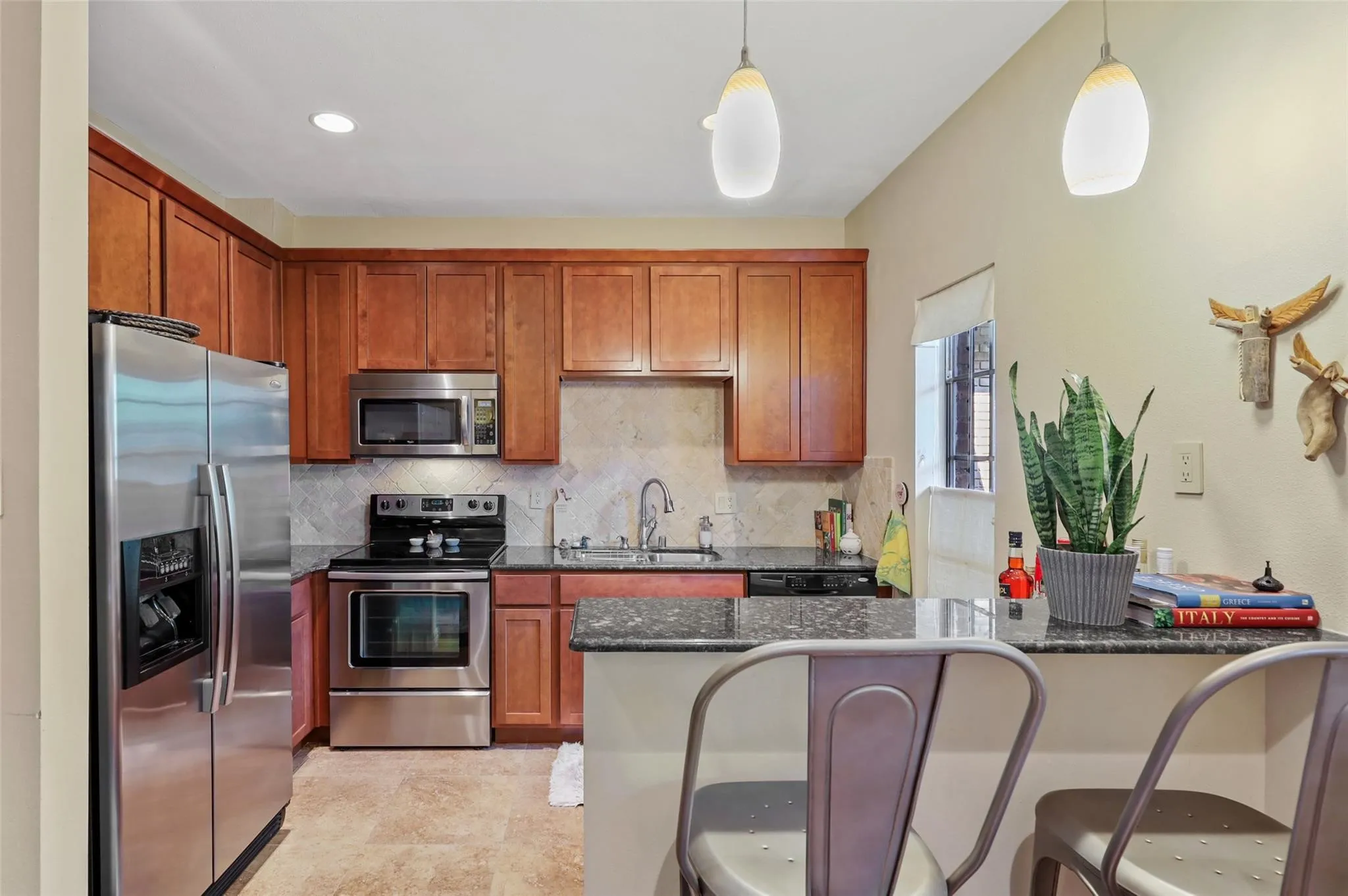 Condominium For Sale in Dallas County , 6011 E University Boulevard 246, Dallas, Texas 75206, 2 Bedroom, 1 Bathroom, Garage spaces, 930 Sqft, built in 1964, mls#21399697, Real Estate Agent in Dallas, Homes For Sale in Dallas county, Homes For Sale in Dallas, Realtor in Dallas Texas, Real Estate Brokerage Independent Realty Texas, Luminita Cordes Realtor