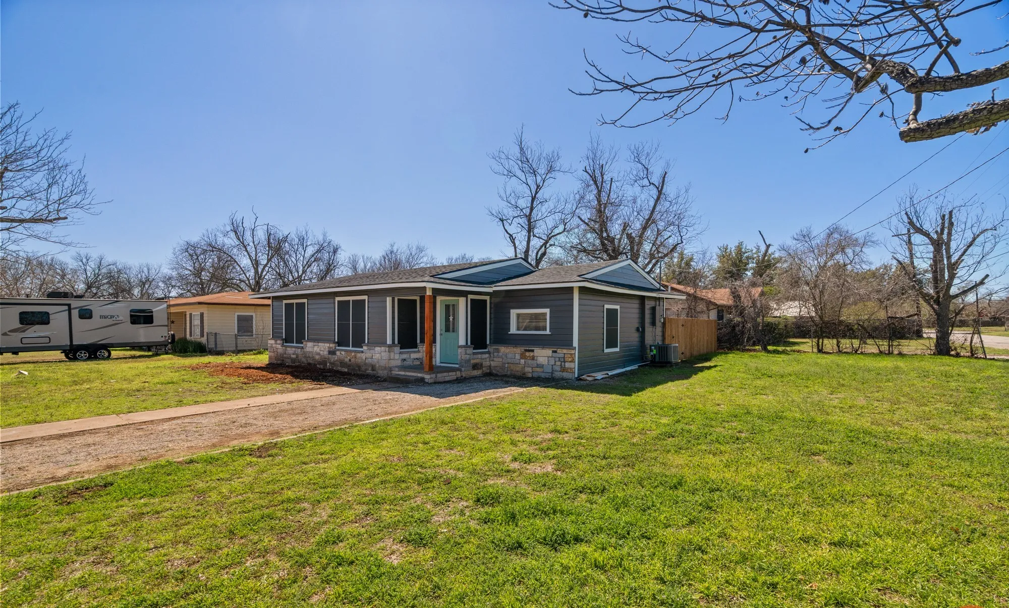 Single Family Residence For Sale in Brown County , 2001 6th Street, Brownwood, Texas 76801, 3 Bedroom, 2 Bathroom, Garage spaces, 1,476 Sqft, built in 0, mls#21400036, Real Estate Agent in Brownwood, Homes For Sale in Brown county, Homes For Sale in Brownwood, Realtor in Brownwood Texas, Real Estate Brokerage Independent Realty Texas, Luminita Cordes Realtor
