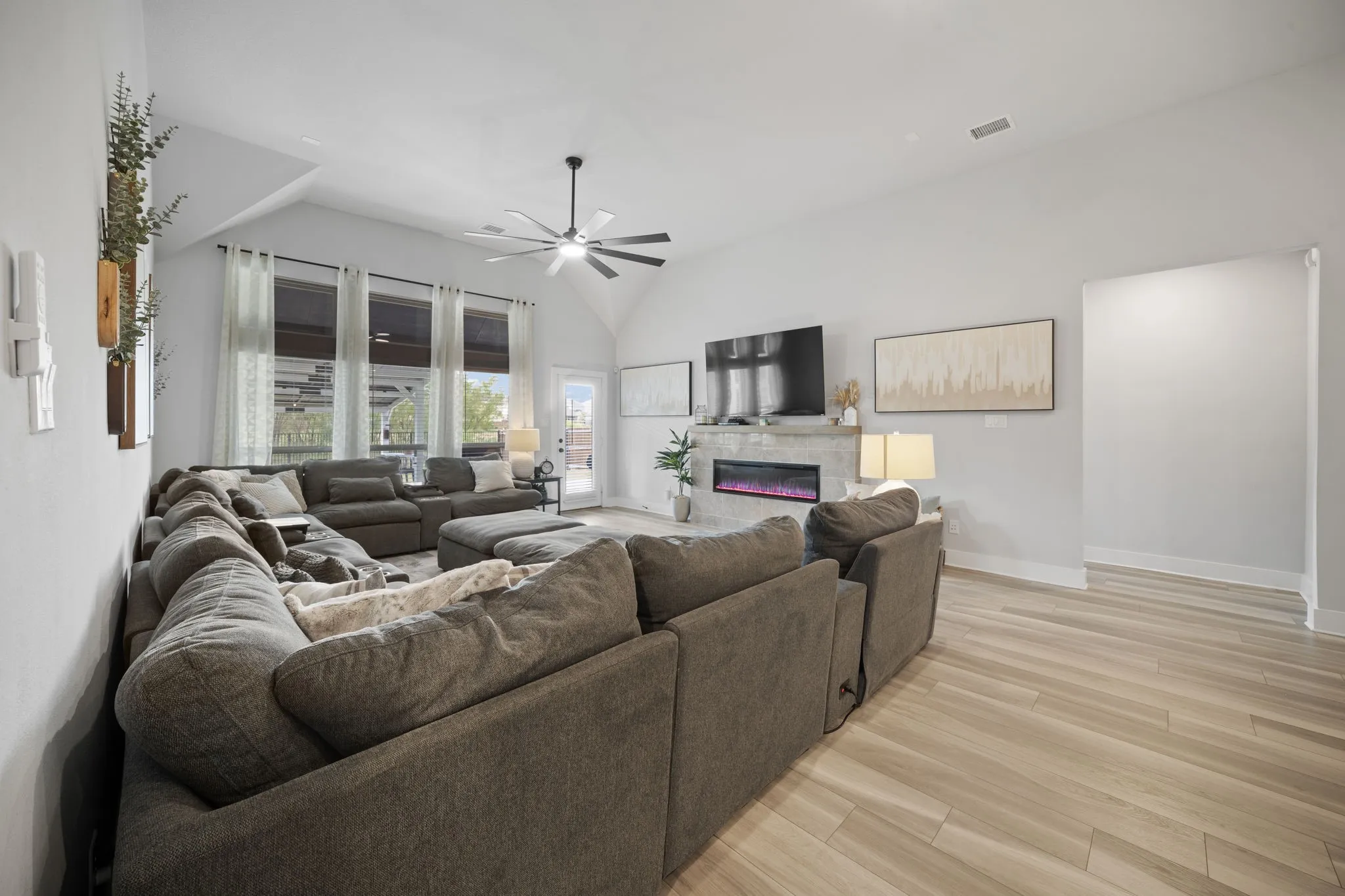 Single Family Residence For Sale in Ellis County , 648 Red Maple Road, Waxahachie, Texas 75165, 4 Bedroom, 4 Bathroom, 2 Garage spaces, 3,098 Sqft, built in 2022, mls#21399805, Real Estate Agent in Waxahachie, Homes For Sale in Ellis county, Homes For Sale in Waxahachie, Realtor in Waxahachie Texas, Real Estate Brokerage Independent Realty Texas, Luminita Cordes Realtor