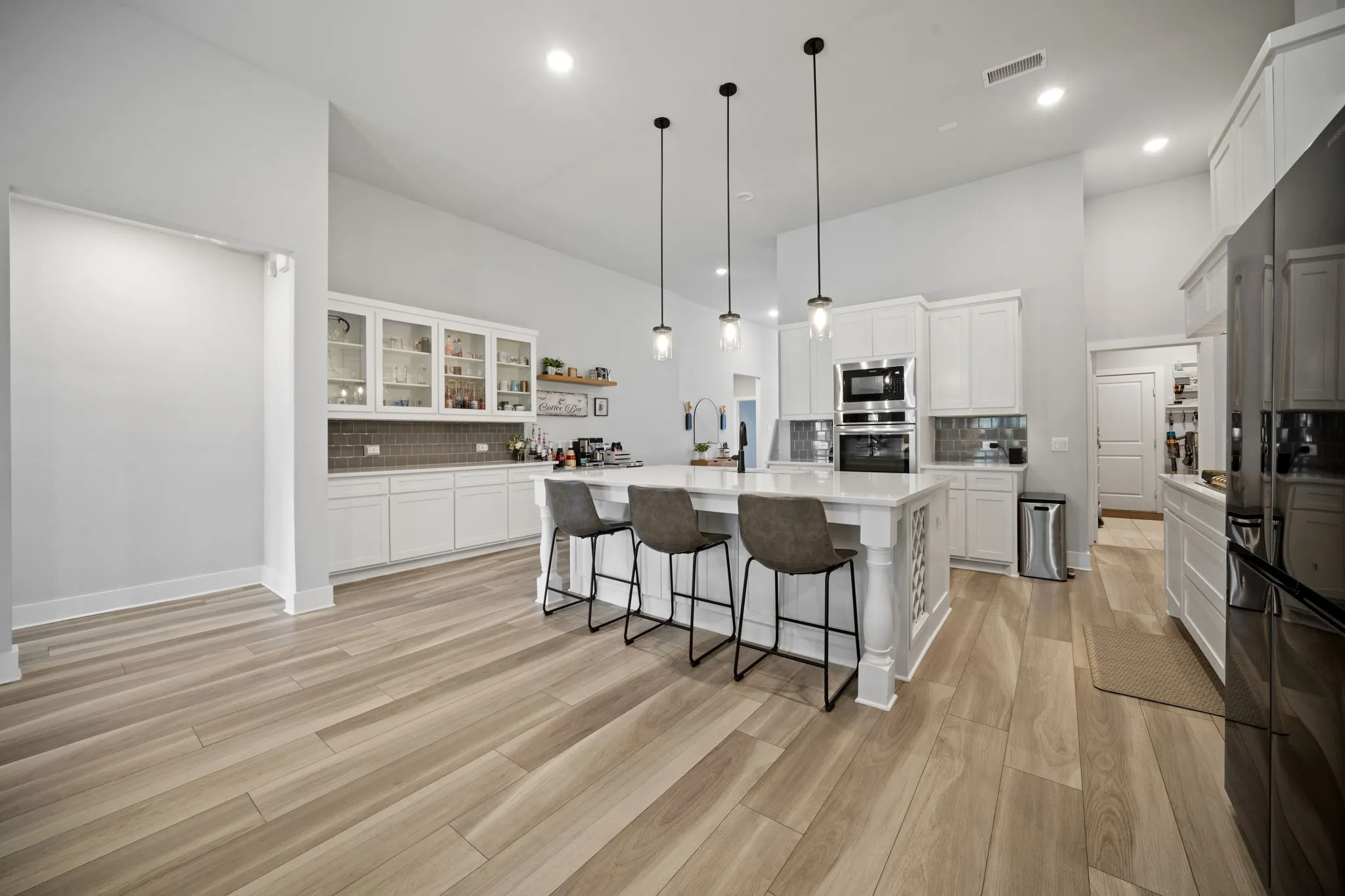 Single Family Residence For Sale in Ellis County , 648 Red Maple Road, Waxahachie, Texas 75165, 4 Bedroom, 4 Bathroom, 2 Garage spaces, 3,098 Sqft, built in 2022, mls#21399805, Real Estate Agent in Waxahachie, Homes For Sale in Ellis county, Homes For Sale in Waxahachie, Realtor in Waxahachie Texas, Real Estate Brokerage Independent Realty Texas, Luminita Cordes Realtor