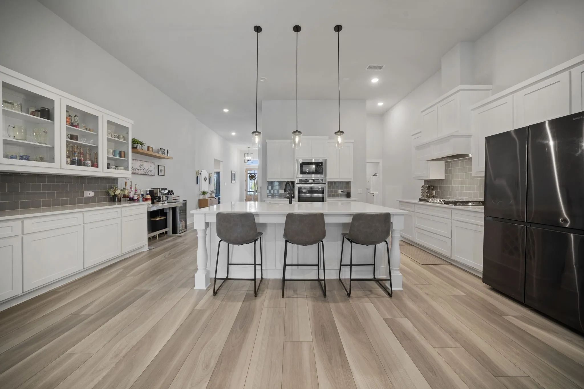 Single Family Residence For Sale in Ellis County , 648 Red Maple Road, Waxahachie, Texas 75165, 4 Bedroom, 4 Bathroom, 2 Garage spaces, 3,098 Sqft, built in 2022, mls#21399805, Real Estate Agent in Waxahachie, Homes For Sale in Ellis county, Homes For Sale in Waxahachie, Realtor in Waxahachie Texas, Real Estate Brokerage Independent Realty Texas, Luminita Cordes Realtor