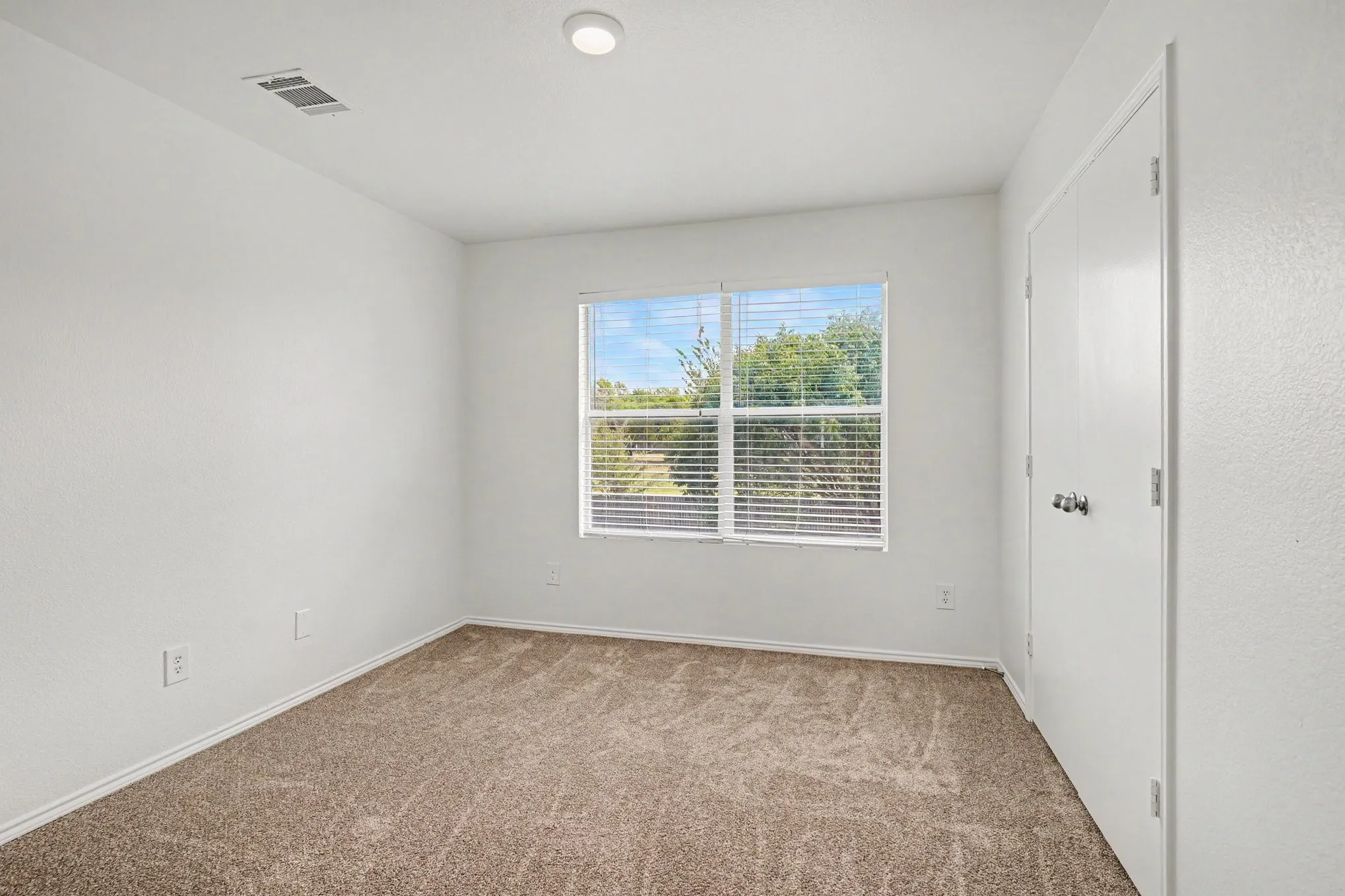 Single Family Residence For Sale in Tarrant County , 937 Iona Drive, Fort Worth, Texas 76120, 3 Bedroom, 2 Bathroom, 2 Garage spaces, 2,279 Sqft, built in 2008, mls#21397646, Real Estate Agent in Fort Worth, Homes For Sale in Tarrant county, Homes For Sale in Fort Worth, Realtor in Fort Worth Texas, Real Estate Brokerage Independent Realty Texas, Luminita Cordes Realtor