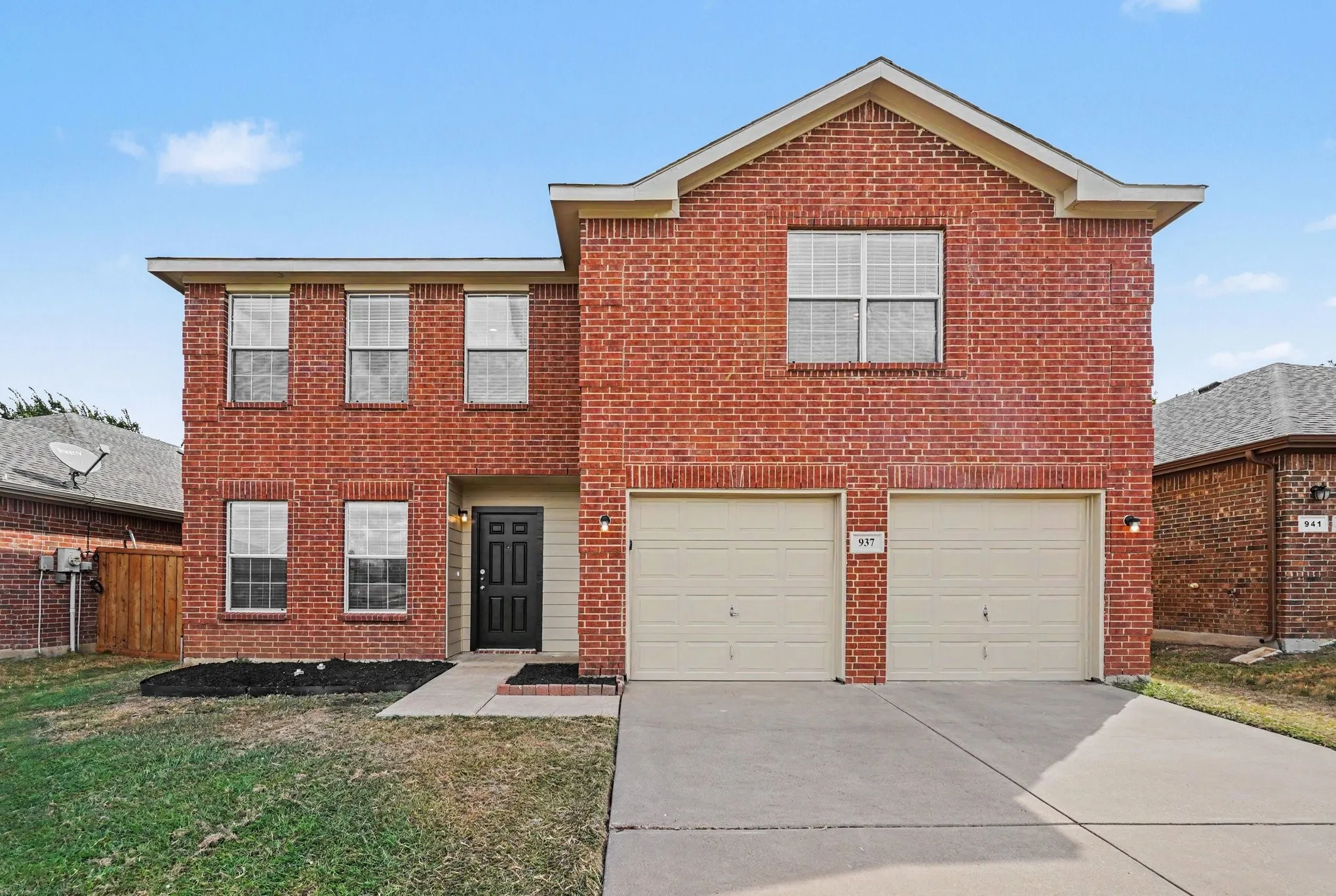 Single Family Residence For Sale in Tarrant County , 937 Iona Drive, Fort Worth, Texas 76120, 3 Bedroom, 2 Bathroom, 2 Garage spaces, 2,279 Sqft, built in 2008, mls#21397646, Real Estate Agent in Fort Worth, Homes For Sale in Tarrant county, Homes For Sale in Fort Worth, Realtor in Fort Worth Texas, Real Estate Brokerage Independent Realty Texas, Luminita Cordes Realtor