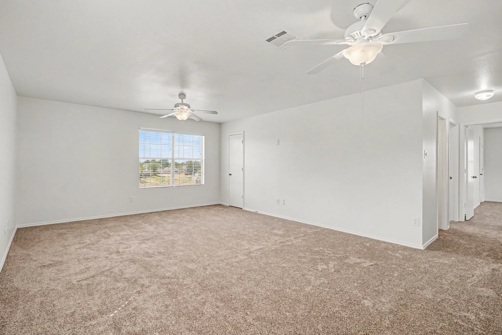 Single Family Residence For Sale in Tarrant County , 937 Iona Drive, Fort Worth, Texas 76120, 3 Bedroom, 2 Bathroom, 2 Garage spaces, 2,279 Sqft, built in 2008, mls#21397646, Real Estate Agent in Fort Worth, Homes For Sale in Tarrant county, Homes For Sale in Fort Worth, Realtor in Fort Worth Texas, Real Estate Brokerage Independent Realty Texas, Luminita Cordes Realtor