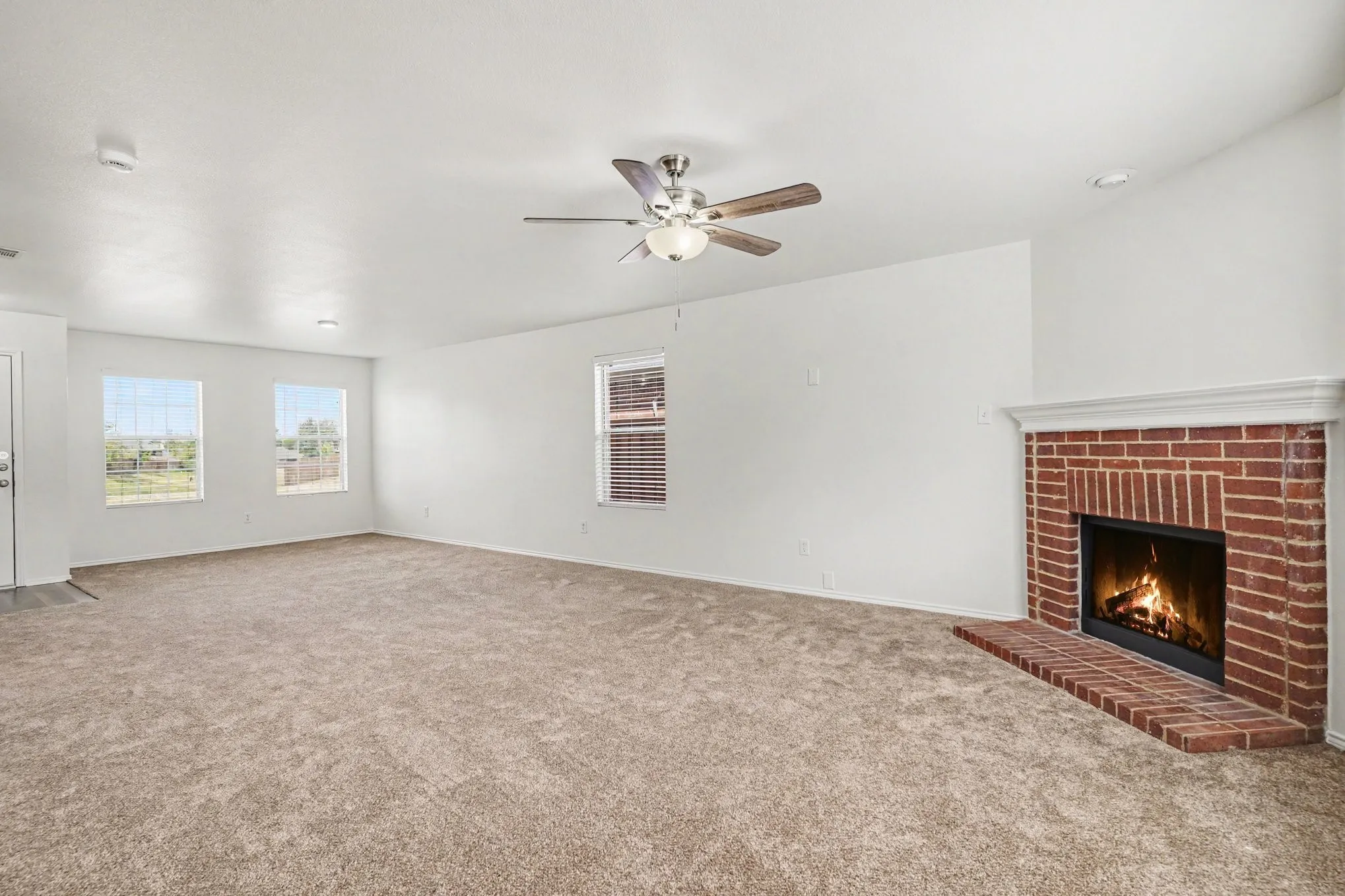 Single Family Residence For Sale in Tarrant County , 937 Iona Drive, Fort Worth, Texas 76120, 3 Bedroom, 2 Bathroom, 2 Garage spaces, 2,279 Sqft, built in 2008, mls#21397646, Real Estate Agent in Fort Worth, Homes For Sale in Tarrant county, Homes For Sale in Fort Worth, Realtor in Fort Worth Texas, Real Estate Brokerage Independent Realty Texas, Luminita Cordes Realtor