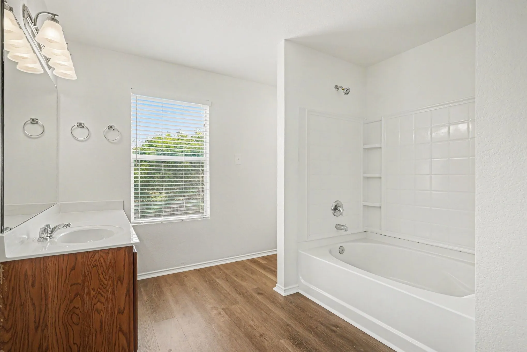 Single Family Residence For Sale in Tarrant County , 937 Iona Drive, Fort Worth, Texas 76120, 3 Bedroom, 2 Bathroom, 2 Garage spaces, 2,279 Sqft, built in 2008, mls#21397646, Real Estate Agent in Fort Worth, Homes For Sale in Tarrant county, Homes For Sale in Fort Worth, Realtor in Fort Worth Texas, Real Estate Brokerage Independent Realty Texas, Luminita Cordes Realtor
