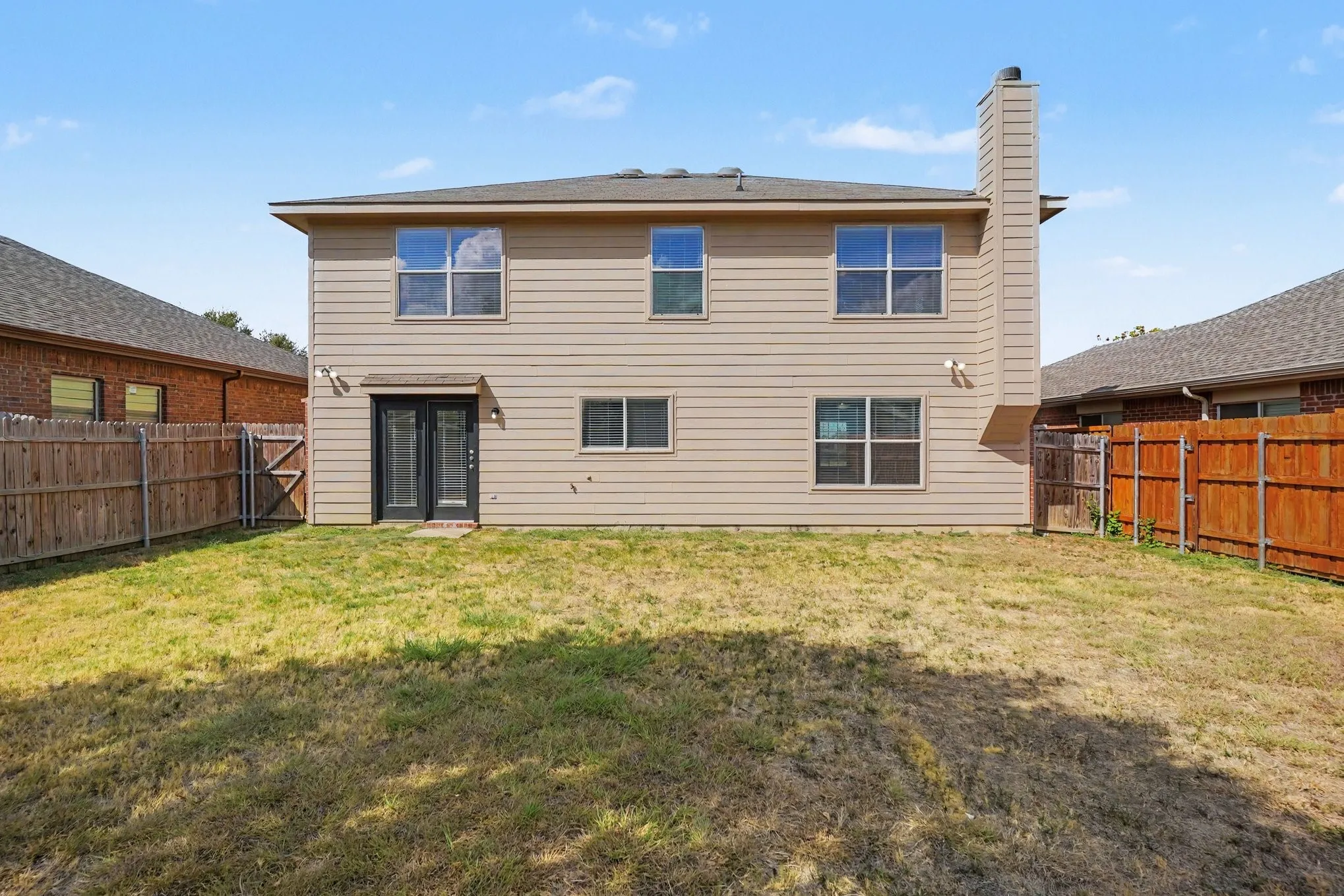 Single Family Residence For Sale in Tarrant County , 937 Iona Drive, Fort Worth, Texas 76120, 3 Bedroom, 2 Bathroom, 2 Garage spaces, 2,279 Sqft, built in 2008, mls#21397646, Real Estate Agent in Fort Worth, Homes For Sale in Tarrant county, Homes For Sale in Fort Worth, Realtor in Fort Worth Texas, Real Estate Brokerage Independent Realty Texas, Luminita Cordes Realtor