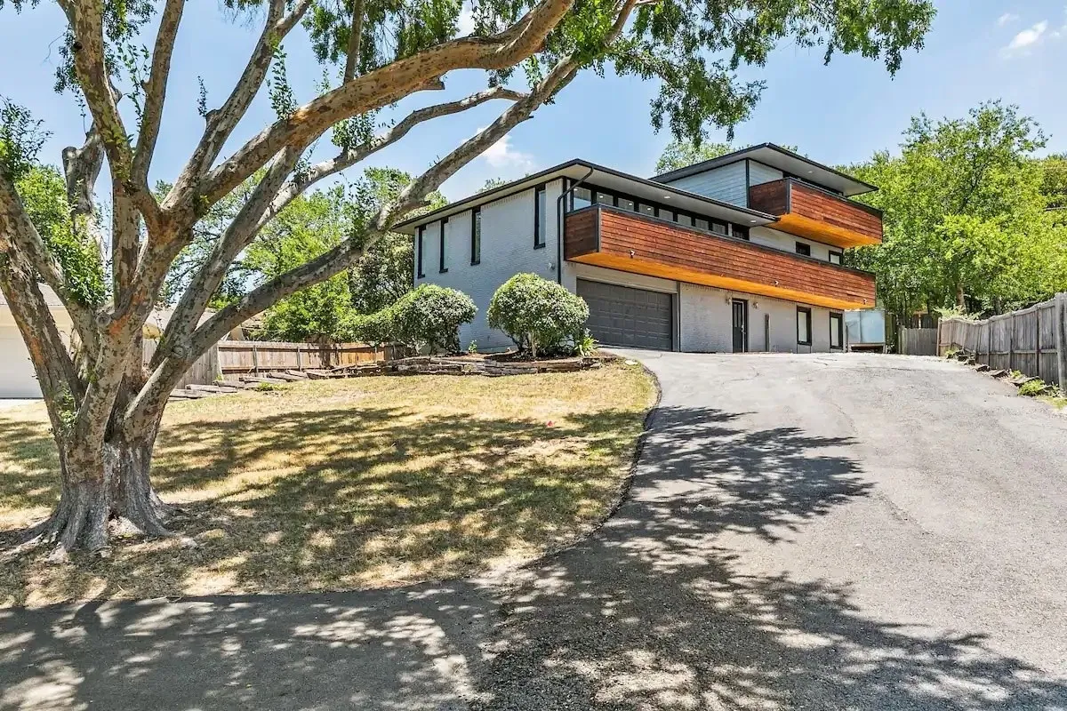 Single Family Residence For Rent in Dallas County , 2030 Klondike Street, Grand Prairie, Texas 75050, 4 Bedroom, 3 Bathroom, 2 Garage spaces, 3,415 Sqft, built in 1984, mls#21400019, Real Estate Agent in Grand Prairie, Homes For Rent in Dallas county, Homes For Rent in Grand Prairie, Realtor in Grand Prairie Texas, Real Estate Brokerage Independent Realty Texas, Luminita Cordes Realtor