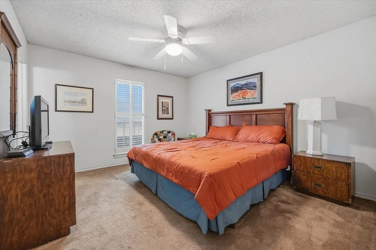 Condominium For Sale in Tarrant County , 1061 Roaring Springs Road, Fort Worth, Texas 76114, 2 Bedroom, 2 Bathroom, Garage spaces, 1,333 Sqft, built in 1970, mls#21399155, Real Estate Agent in Fort Worth, Homes For Sale in Tarrant county, Homes For Sale in Fort Worth, Realtor in Fort Worth Texas, Real Estate Brokerage Independent Realty Texas, Luminita Cordes Realtor
