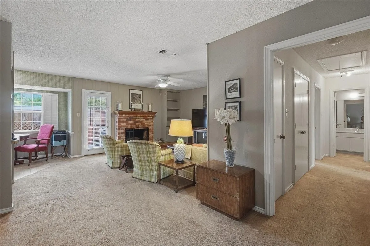 Condominium For Sale in Tarrant County , 1061 Roaring Springs Road, Fort Worth, Texas 76114, 2 Bedroom, 2 Bathroom, Garage spaces, 1,333 Sqft, built in 1970, mls#21399155, Real Estate Agent in Fort Worth, Homes For Sale in Tarrant county, Homes For Sale in Fort Worth, Realtor in Fort Worth Texas, Real Estate Brokerage Independent Realty Texas, Luminita Cordes Realtor