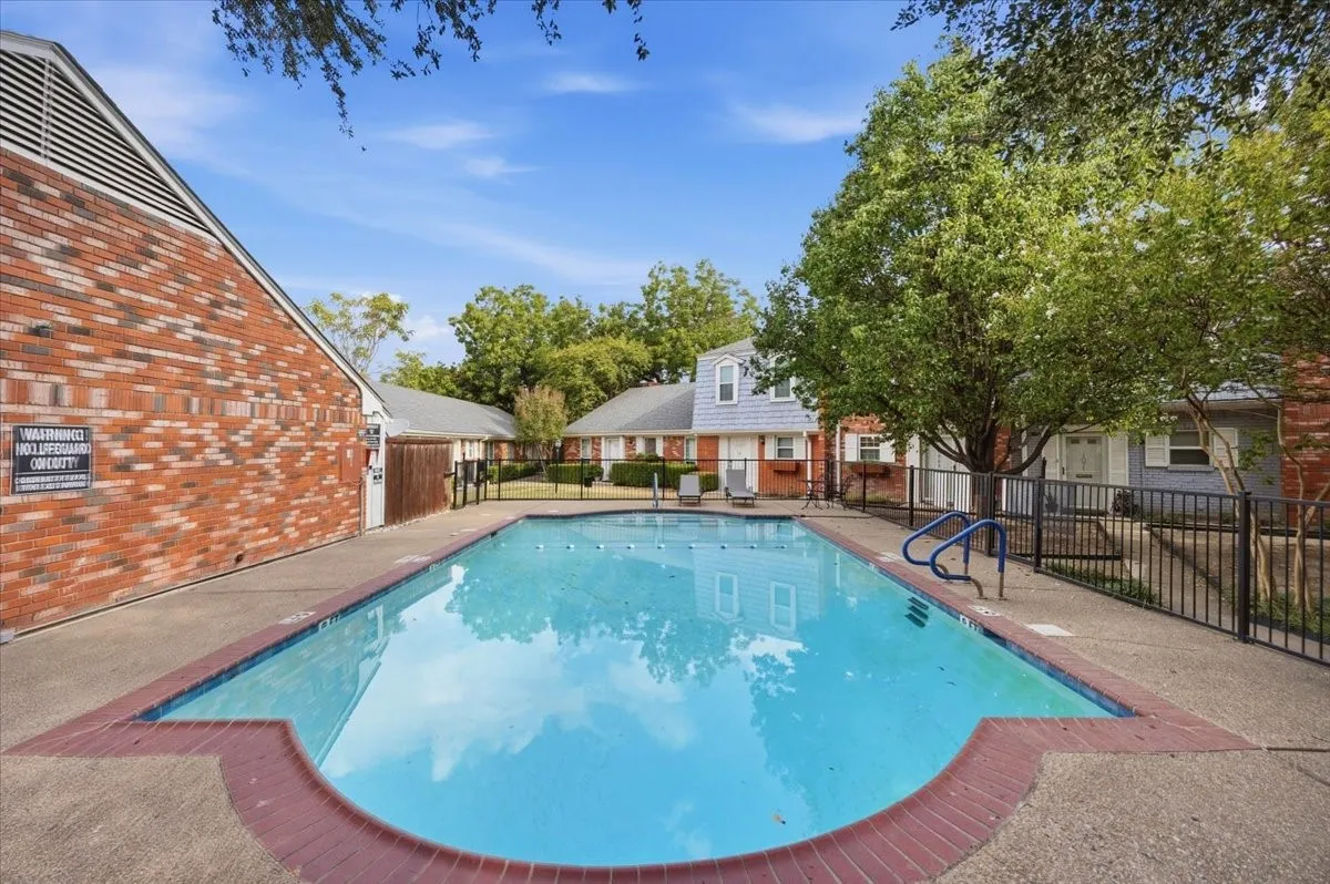 Condominium For Sale in Tarrant County , 1061 Roaring Springs Road, Fort Worth, Texas 76114, 2 Bedroom, 2 Bathroom, Garage spaces, 1,333 Sqft, built in 1970, mls#21399155, Real Estate Agent in Fort Worth, Homes For Sale in Tarrant county, Homes For Sale in Fort Worth, Realtor in Fort Worth Texas, Real Estate Brokerage Independent Realty Texas, Luminita Cordes Realtor
