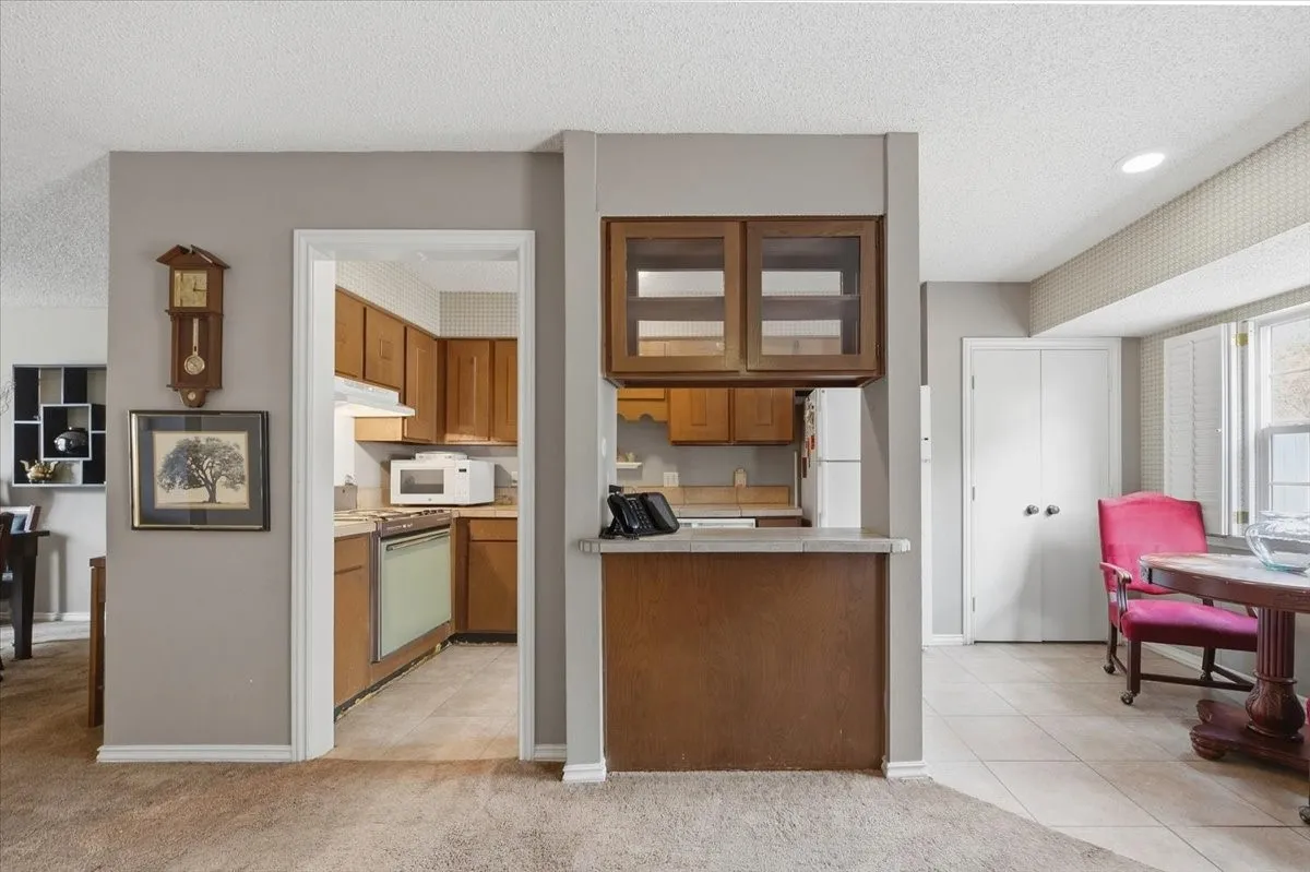 Condominium For Sale in Tarrant County , 1061 Roaring Springs Road, Fort Worth, Texas 76114, 2 Bedroom, 2 Bathroom, Garage spaces, 1,333 Sqft, built in 1970, mls#21399155, Real Estate Agent in Fort Worth, Homes For Sale in Tarrant county, Homes For Sale in Fort Worth, Realtor in Fort Worth Texas, Real Estate Brokerage Independent Realty Texas, Luminita Cordes Realtor