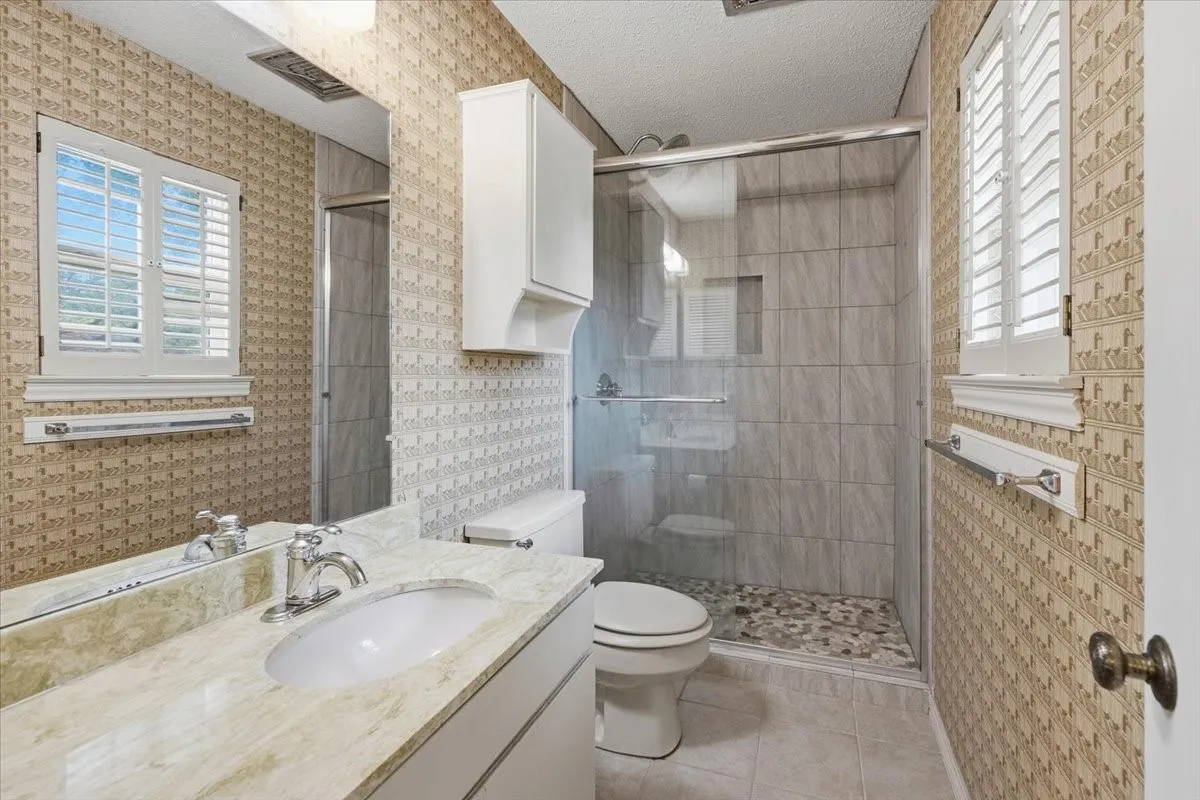 Condominium For Sale in Tarrant County , 1061 Roaring Springs Road, Fort Worth, Texas 76114, 2 Bedroom, 2 Bathroom, Garage spaces, 1,333 Sqft, built in 1970, mls#21399155, Real Estate Agent in Fort Worth, Homes For Sale in Tarrant county, Homes For Sale in Fort Worth, Realtor in Fort Worth Texas, Real Estate Brokerage Independent Realty Texas, Luminita Cordes Realtor