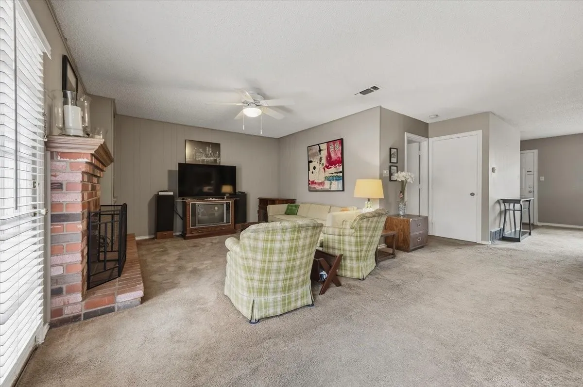 Condominium For Sale in Tarrant County , 1061 Roaring Springs Road, Fort Worth, Texas 76114, 2 Bedroom, 2 Bathroom, Garage spaces, 1,333 Sqft, built in 1970, mls#21399155, Real Estate Agent in Fort Worth, Homes For Sale in Tarrant county, Homes For Sale in Fort Worth, Realtor in Fort Worth Texas, Real Estate Brokerage Independent Realty Texas, Luminita Cordes Realtor