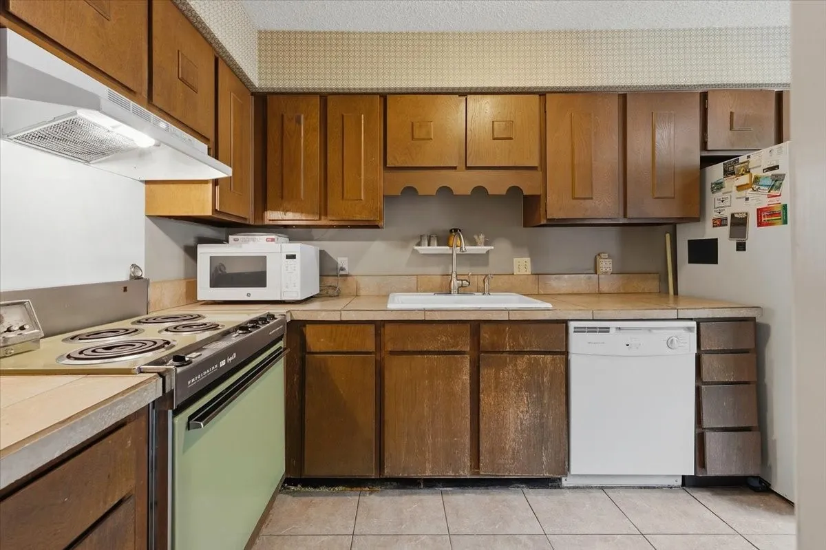 Condominium For Sale in Tarrant County , 1061 Roaring Springs Road, Fort Worth, Texas 76114, 2 Bedroom, 2 Bathroom, Garage spaces, 1,333 Sqft, built in 1970, mls#21399155, Real Estate Agent in Fort Worth, Homes For Sale in Tarrant county, Homes For Sale in Fort Worth, Realtor in Fort Worth Texas, Real Estate Brokerage Independent Realty Texas, Luminita Cordes Realtor