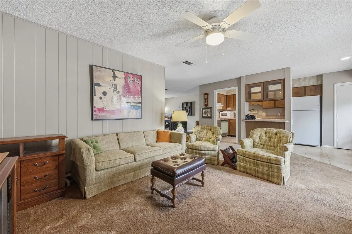 Condominium For Sale in Tarrant County , 1061 Roaring Springs Road, Fort Worth, Texas 76114, 2 Bedroom, 2 Bathroom, Garage spaces, 1,333 Sqft, built in 1970, mls#21399155, Real Estate Agent in Fort Worth, Homes For Sale in Tarrant county, Homes For Sale in Fort Worth, Realtor in Fort Worth Texas, Real Estate Brokerage Independent Realty Texas, Luminita Cordes Realtor