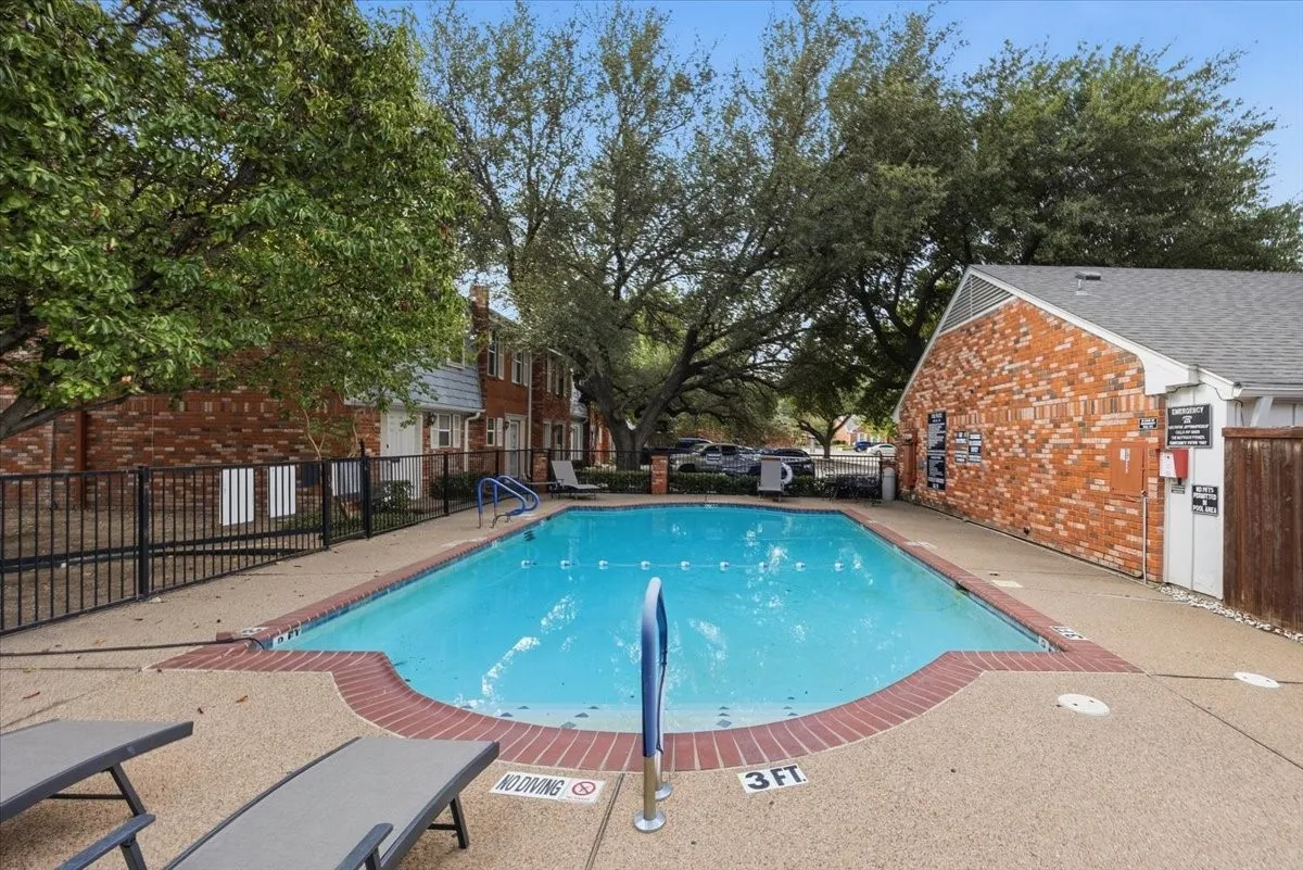 Condominium For Sale in Tarrant County , 1061 Roaring Springs Road, Fort Worth, Texas 76114, 2 Bedroom, 2 Bathroom, Garage spaces, 1,333 Sqft, built in 1970, mls#21399155, Real Estate Agent in Fort Worth, Homes For Sale in Tarrant county, Homes For Sale in Fort Worth, Realtor in Fort Worth Texas, Real Estate Brokerage Independent Realty Texas, Luminita Cordes Realtor