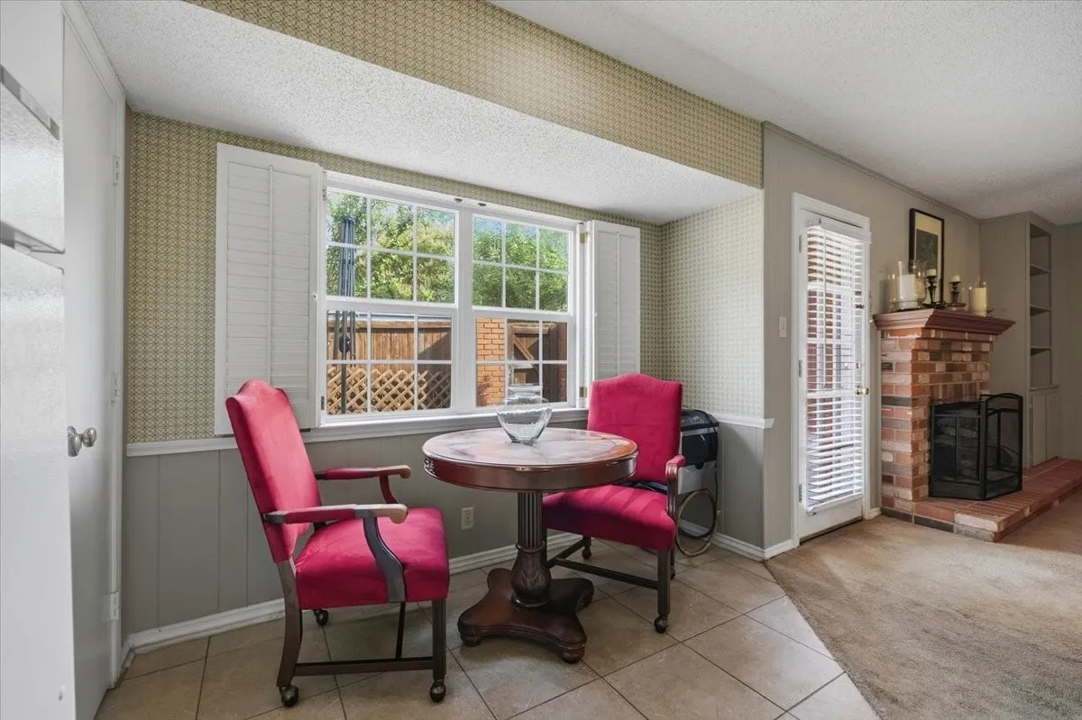 Condominium For Sale in Tarrant County , 1061 Roaring Springs Road, Fort Worth, Texas 76114, 2 Bedroom, 2 Bathroom, Garage spaces, 1,333 Sqft, built in 1970, mls#21399155, Real Estate Agent in Fort Worth, Homes For Sale in Tarrant county, Homes For Sale in Fort Worth, Realtor in Fort Worth Texas, Real Estate Brokerage Independent Realty Texas, Luminita Cordes Realtor
