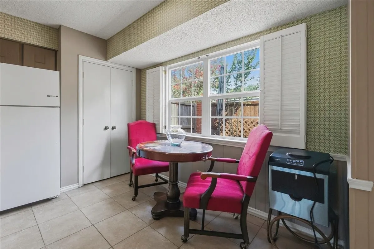 Condominium For Sale in Tarrant County , 1061 Roaring Springs Road, Fort Worth, Texas 76114, 2 Bedroom, 2 Bathroom, Garage spaces, 1,333 Sqft, built in 1970, mls#21399155, Real Estate Agent in Fort Worth, Homes For Sale in Tarrant county, Homes For Sale in Fort Worth, Realtor in Fort Worth Texas, Real Estate Brokerage Independent Realty Texas, Luminita Cordes Realtor