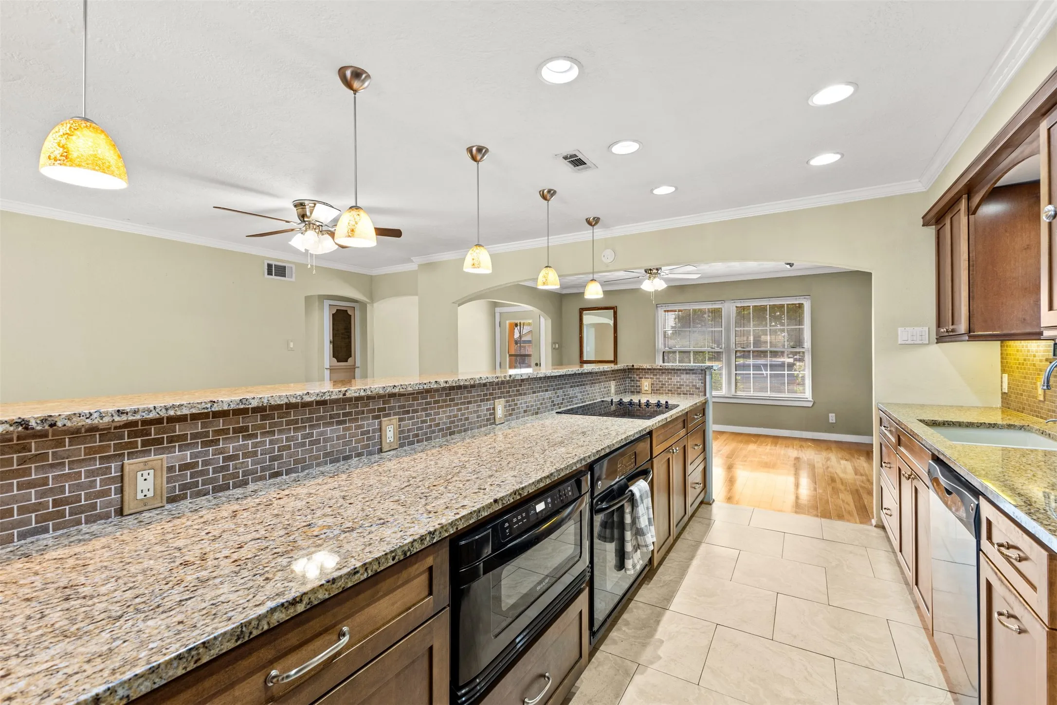 Single Family Residence For Sale in Dallas County , 2401 Cardinal Lane, Garland, Texas 75042, 3 Bedroom, 2 Bathroom, 2 Garage spaces, 1,432 Sqft, built in 1959, mls#21400099, Real Estate Agent in Garland, Homes For Sale in Dallas county, Homes For Sale in Garland, Realtor in Garland Texas, Real Estate Brokerage Independent Realty Texas, Luminita Cordes Realtor