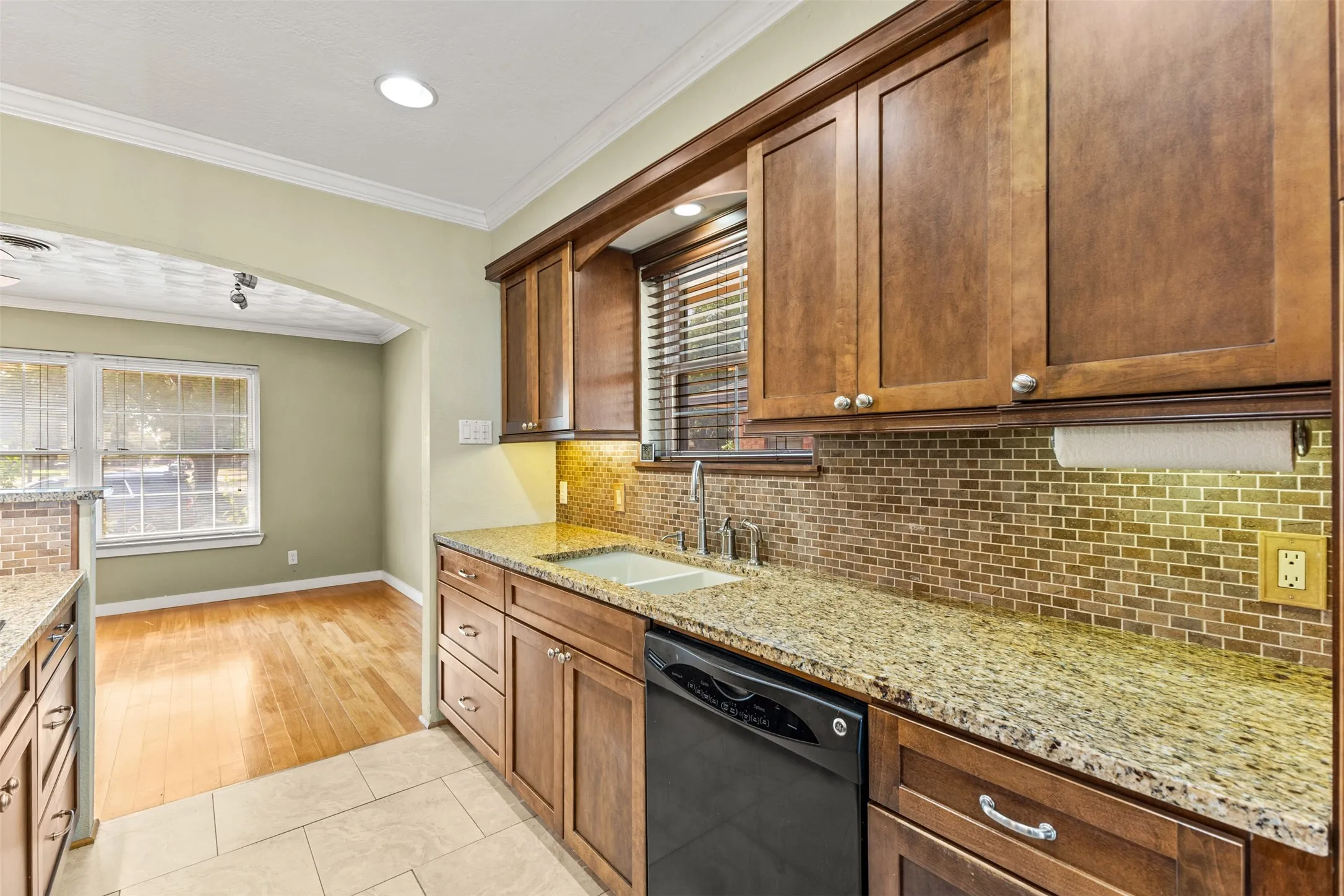 Single Family Residence For Sale in Dallas County , 2401 Cardinal Lane, Garland, Texas 75042, 3 Bedroom, 2 Bathroom, 2 Garage spaces, 1,432 Sqft, built in 1959, mls#21400099, Real Estate Agent in Garland, Homes For Sale in Dallas county, Homes For Sale in Garland, Realtor in Garland Texas, Real Estate Brokerage Independent Realty Texas, Luminita Cordes Realtor