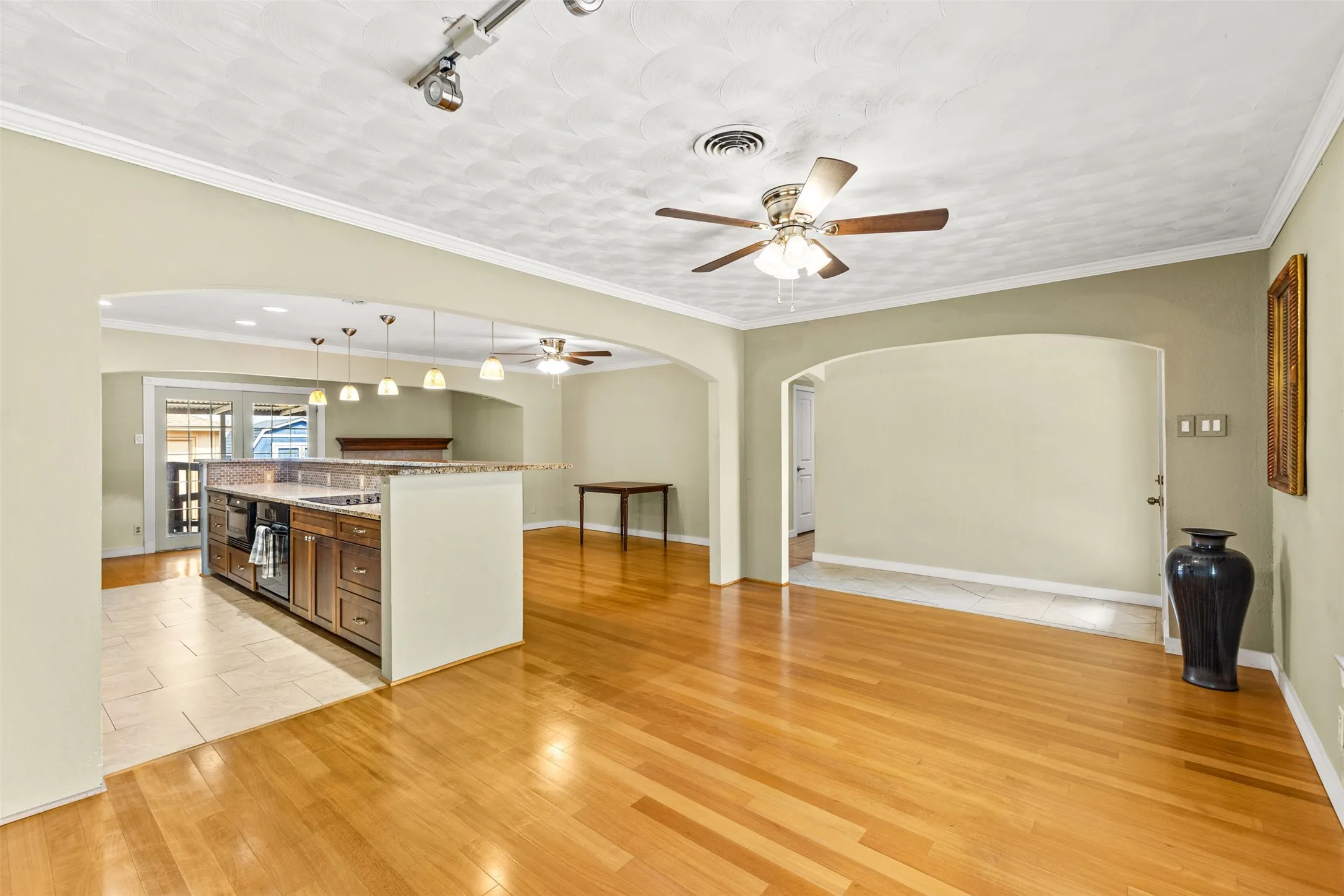 Single Family Residence For Sale in Dallas County , 2401 Cardinal Lane, Garland, Texas 75042, 3 Bedroom, 2 Bathroom, 2 Garage spaces, 1,432 Sqft, built in 1959, mls#21400099, Real Estate Agent in Garland, Homes For Sale in Dallas county, Homes For Sale in Garland, Realtor in Garland Texas, Real Estate Brokerage Independent Realty Texas, Luminita Cordes Realtor