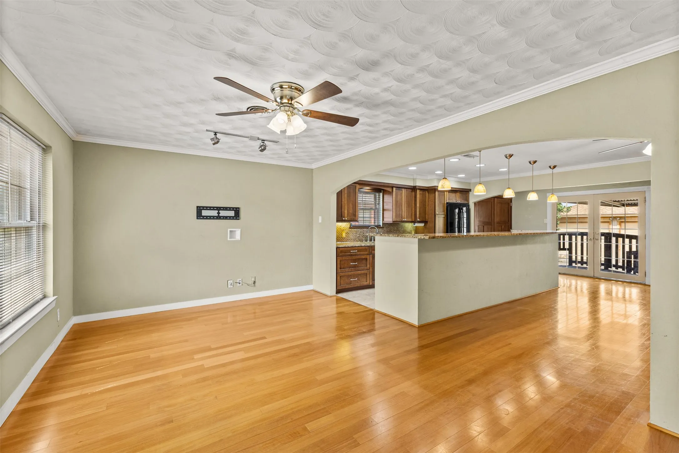 Single Family Residence For Sale in Dallas County , 2401 Cardinal Lane, Garland, Texas 75042, 3 Bedroom, 2 Bathroom, 2 Garage spaces, 1,432 Sqft, built in 1959, mls#21400099, Real Estate Agent in Garland, Homes For Sale in Dallas county, Homes For Sale in Garland, Realtor in Garland Texas, Real Estate Brokerage Independent Realty Texas, Luminita Cordes Realtor