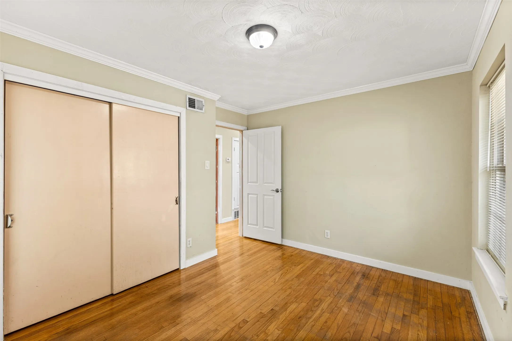 Single Family Residence For Sale in Dallas County , 2401 Cardinal Lane, Garland, Texas 75042, 3 Bedroom, 2 Bathroom, 2 Garage spaces, 1,432 Sqft, built in 1959, mls#21400099, Real Estate Agent in Garland, Homes For Sale in Dallas county, Homes For Sale in Garland, Realtor in Garland Texas, Real Estate Brokerage Independent Realty Texas, Luminita Cordes Realtor