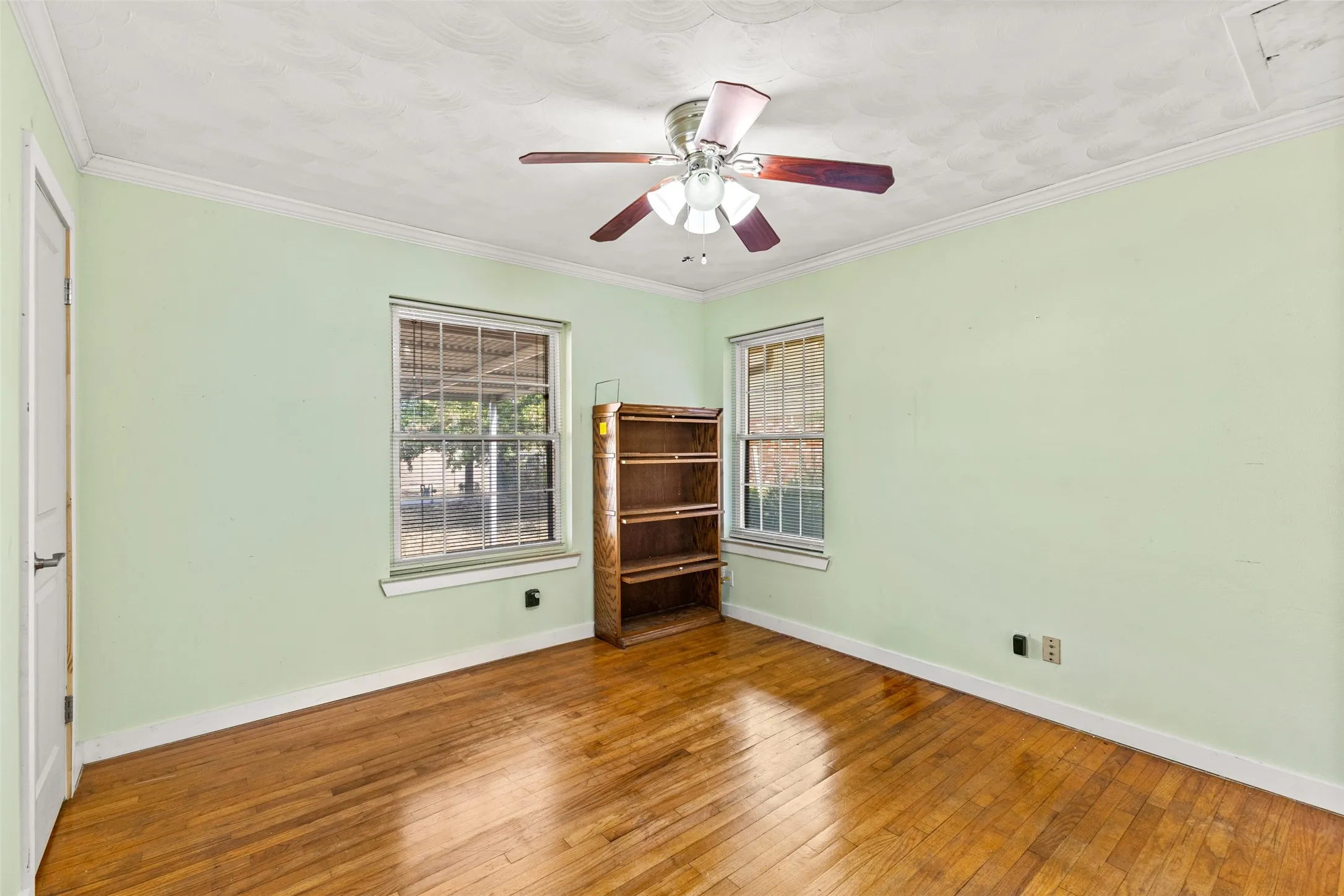 Single Family Residence For Sale in Dallas County , 2401 Cardinal Lane, Garland, Texas 75042, 3 Bedroom, 2 Bathroom, 2 Garage spaces, 1,432 Sqft, built in 1959, mls#21400099, Real Estate Agent in Garland, Homes For Sale in Dallas county, Homes For Sale in Garland, Realtor in Garland Texas, Real Estate Brokerage Independent Realty Texas, Luminita Cordes Realtor