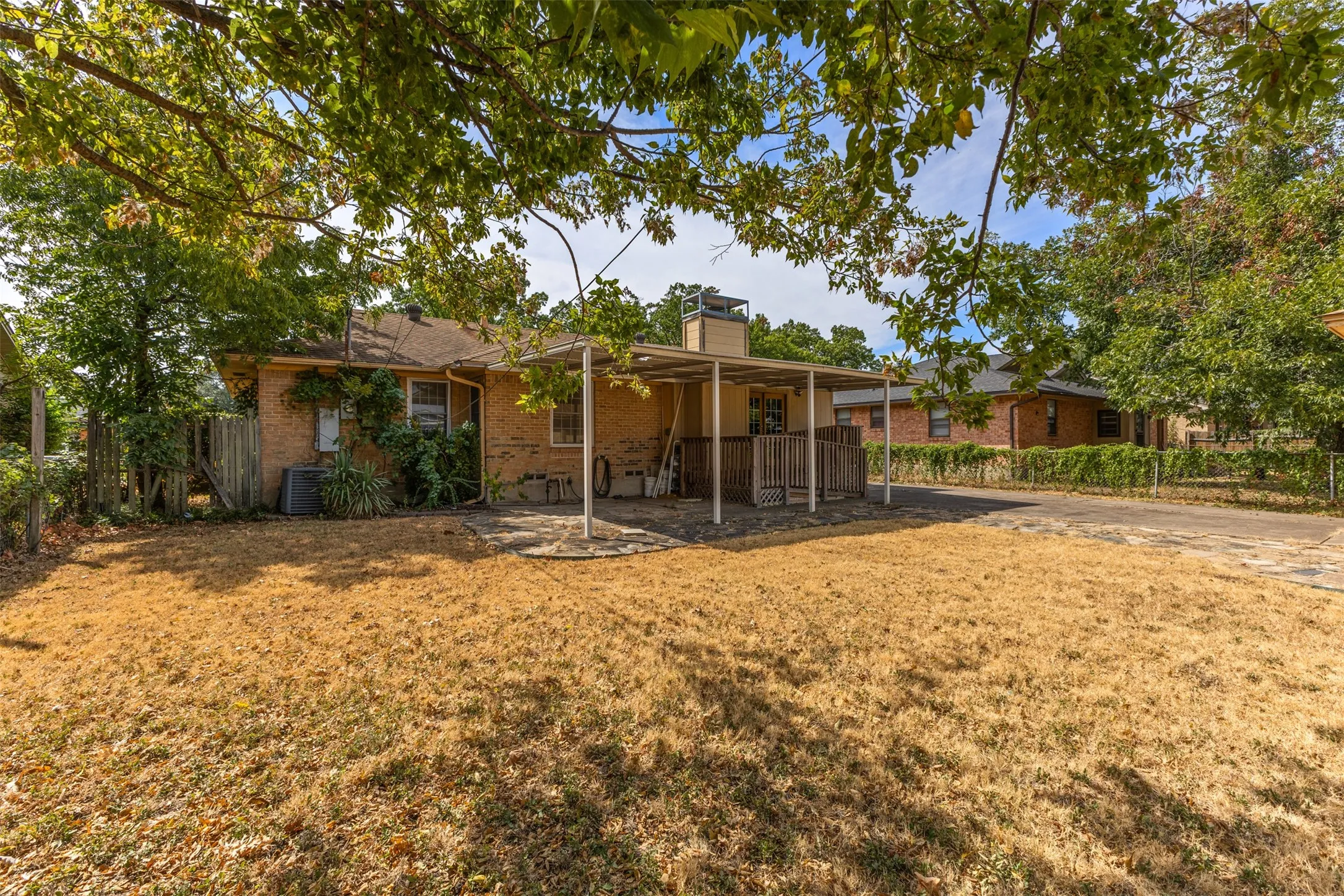 Single Family Residence For Sale in Dallas County , 2401 Cardinal Lane, Garland, Texas 75042, 3 Bedroom, 2 Bathroom, 2 Garage spaces, 1,432 Sqft, built in 1959, mls#21400099, Real Estate Agent in Garland, Homes For Sale in Dallas county, Homes For Sale in Garland, Realtor in Garland Texas, Real Estate Brokerage Independent Realty Texas, Luminita Cordes Realtor