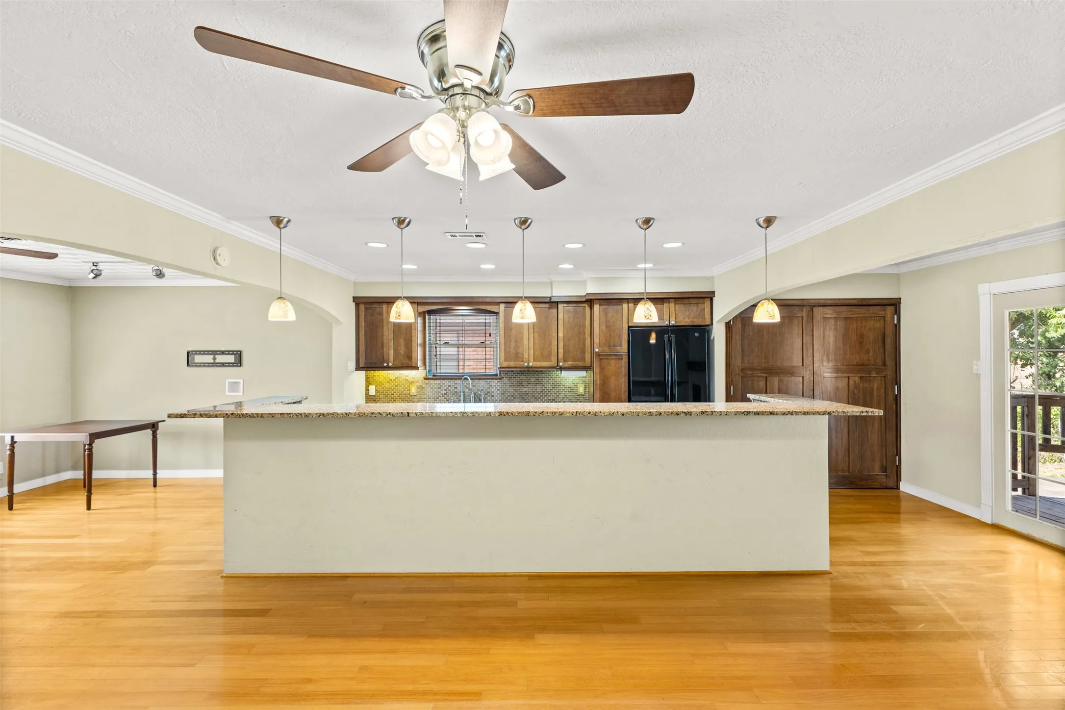 Single Family Residence For Sale in Dallas County , 2401 Cardinal Lane, Garland, Texas 75042, 3 Bedroom, 2 Bathroom, 2 Garage spaces, 1,432 Sqft, built in 1959, mls#21400099, Real Estate Agent in Garland, Homes For Sale in Dallas county, Homes For Sale in Garland, Realtor in Garland Texas, Real Estate Brokerage Independent Realty Texas, Luminita Cordes Realtor