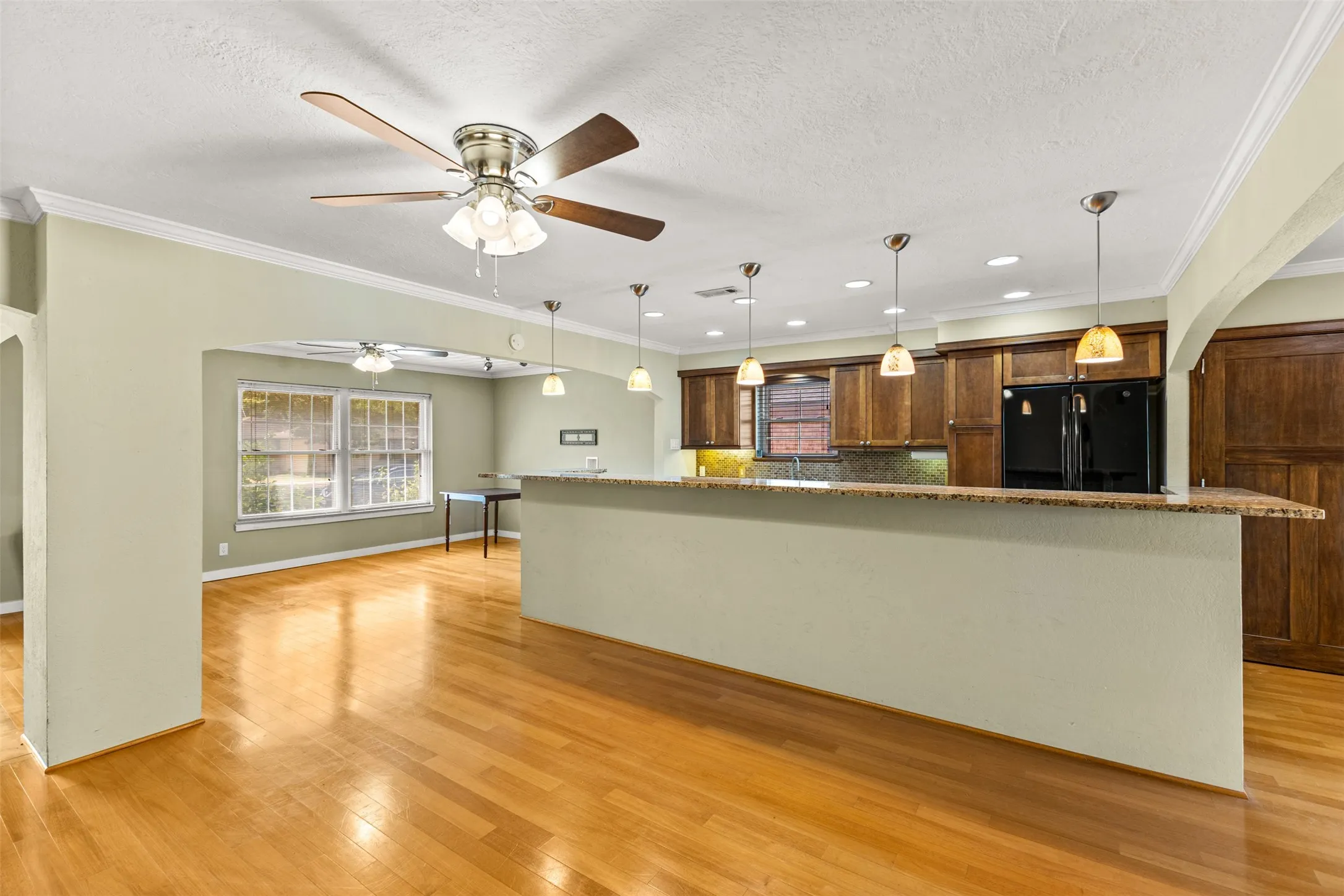 Single Family Residence For Sale in Dallas County , 2401 Cardinal Lane, Garland, Texas 75042, 3 Bedroom, 2 Bathroom, 2 Garage spaces, 1,432 Sqft, built in 1959, mls#21400099, Real Estate Agent in Garland, Homes For Sale in Dallas county, Homes For Sale in Garland, Realtor in Garland Texas, Real Estate Brokerage Independent Realty Texas, Luminita Cordes Realtor