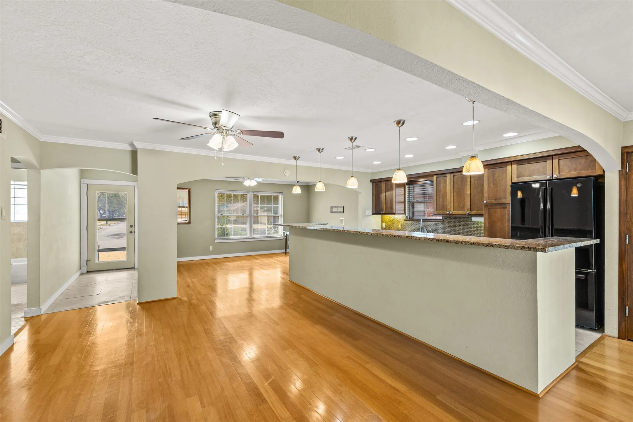 Single Family Residence For Sale in Dallas County , 2401 Cardinal Lane, Garland, Texas 75042, 3 Bedroom, 2 Bathroom, 2 Garage spaces, 1,432 Sqft, built in 1959, mls#21400099, Real Estate Agent in Garland, Homes For Sale in Dallas county, Homes For Sale in Garland, Realtor in Garland Texas, Real Estate Brokerage Independent Realty Texas, Luminita Cordes Realtor