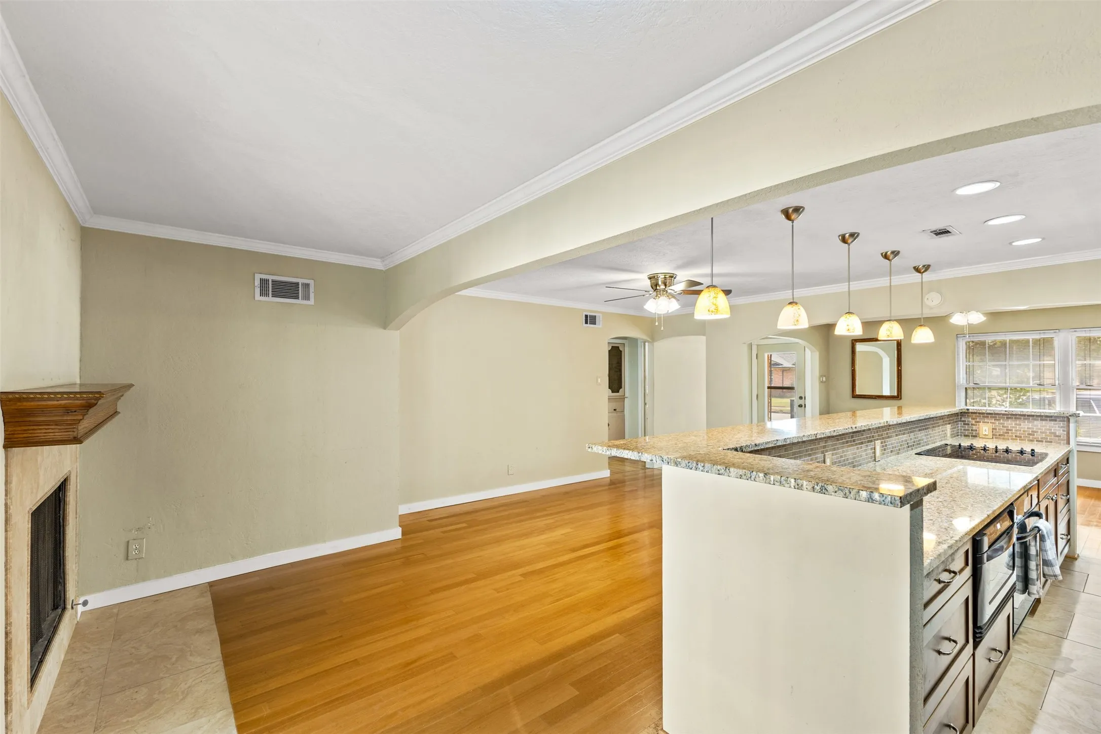 Single Family Residence For Sale in Dallas County , 2401 Cardinal Lane, Garland, Texas 75042, 3 Bedroom, 2 Bathroom, 2 Garage spaces, 1,432 Sqft, built in 1959, mls#21400099, Real Estate Agent in Garland, Homes For Sale in Dallas county, Homes For Sale in Garland, Realtor in Garland Texas, Real Estate Brokerage Independent Realty Texas, Luminita Cordes Realtor
