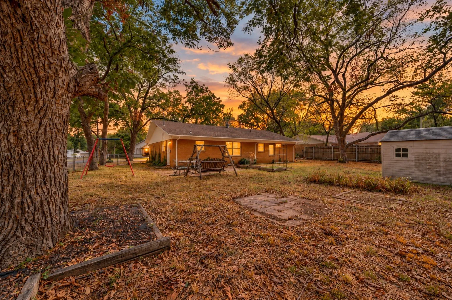 Single Family Residence For Sale in Denton County , 511 N Cherry Street, Aubrey, Texas 76227, 3 Bedroom, 2 Bathroom, 2 Garage spaces, 1,114 Sqft, built in 1984, mls#21400089, Real Estate Agent in Aubrey, Homes For Sale in Denton county, Homes For Sale in Aubrey, Realtor in Aubrey Texas, Real Estate Brokerage Independent Realty Texas, Luminita Cordes Realtor
