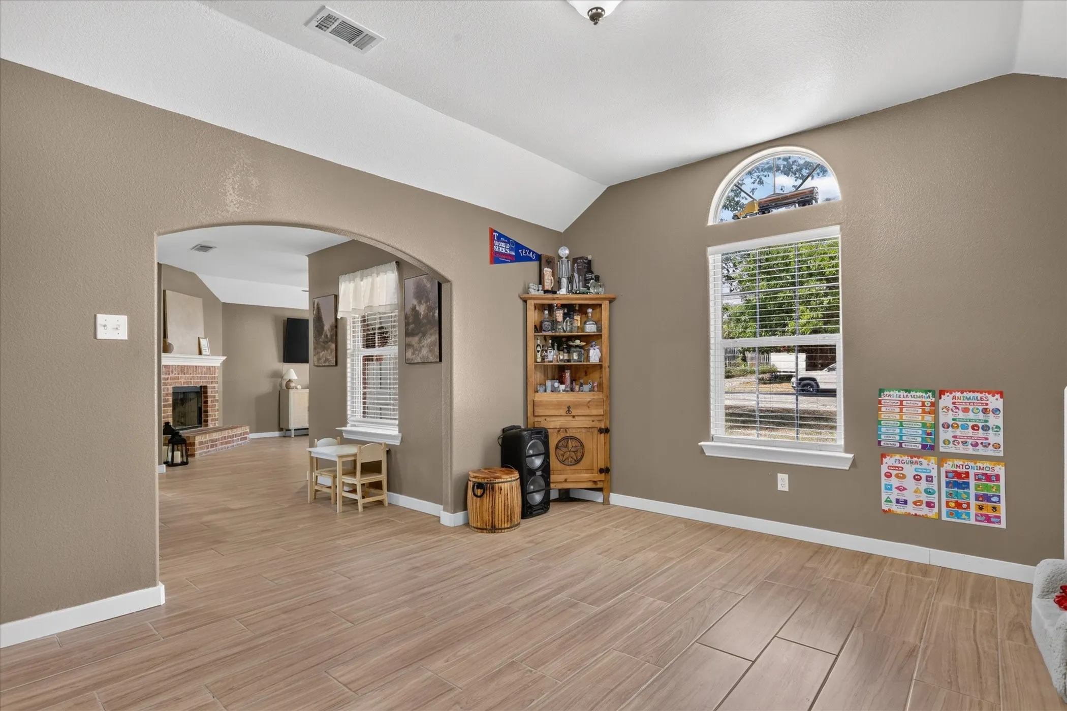 Single Family Residence For Sale in Tarrant County , 5413 Cornell Avenue, River Oaks, Texas 76114, 3 Bedroom, 2 Bathroom, Garage spaces, 1,596 Sqft, built in 2004, mls#21391345, Real Estate Agent in River Oaks, Homes For Sale in Tarrant county, Homes For Sale in River Oaks, Realtor in River Oaks Texas, Real Estate Brokerage Independent Realty Texas, Luminita Cordes Realtor