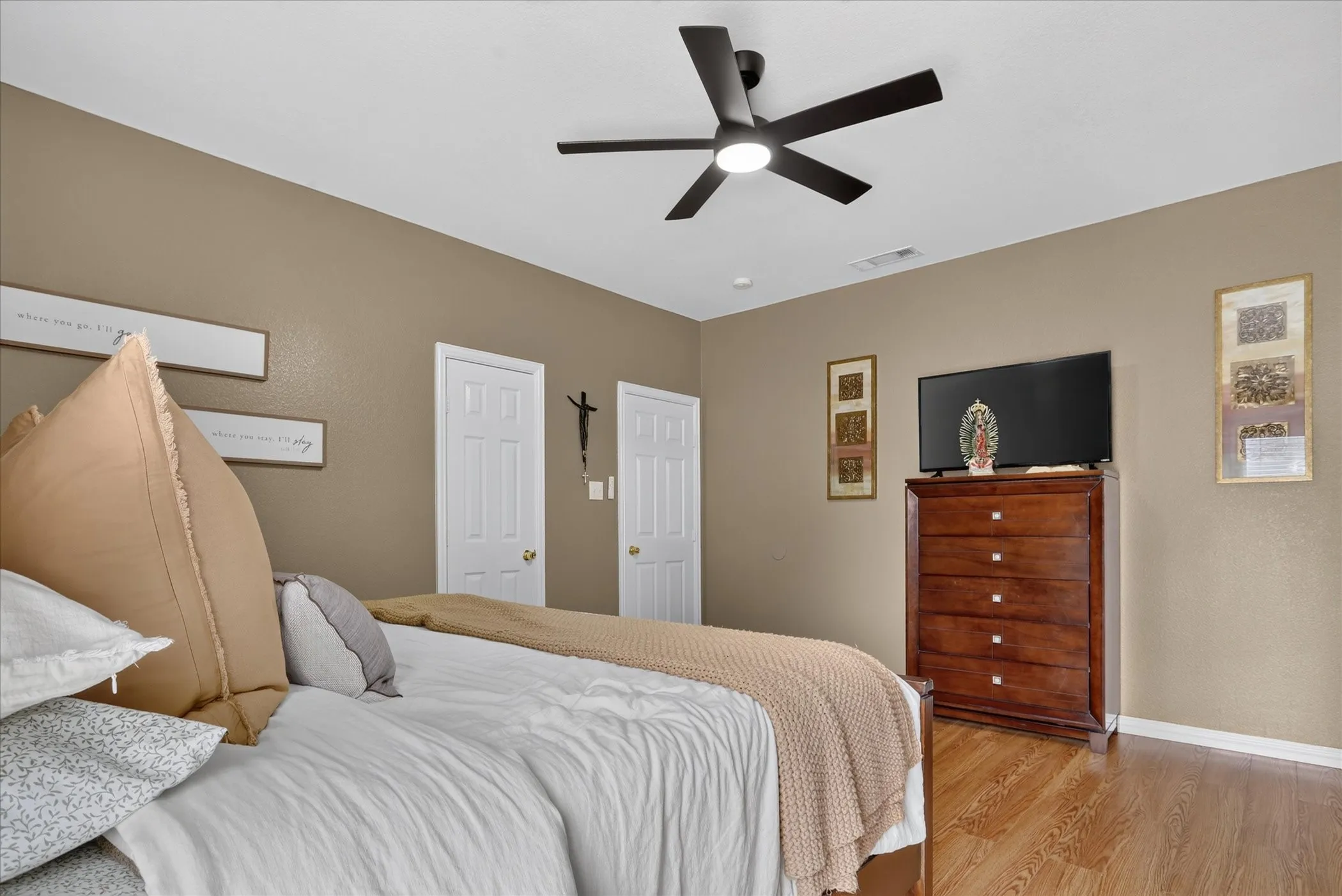 Recessed lighting, wood-finish flooring, ceiling fan with integrated lighting, and multiple interior doors
